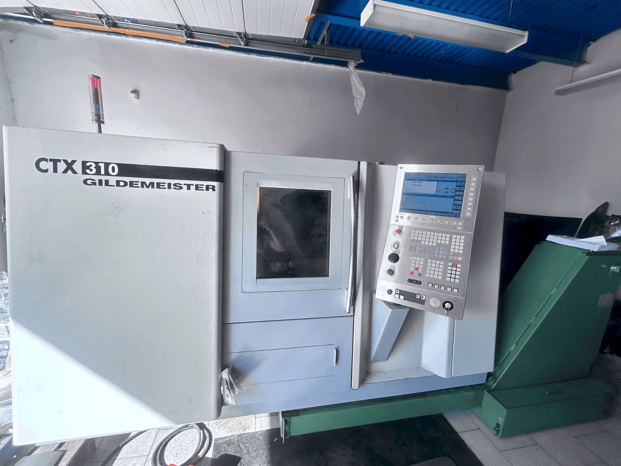 Widok z przodu maszyny DMG Gildemeister CTX 310