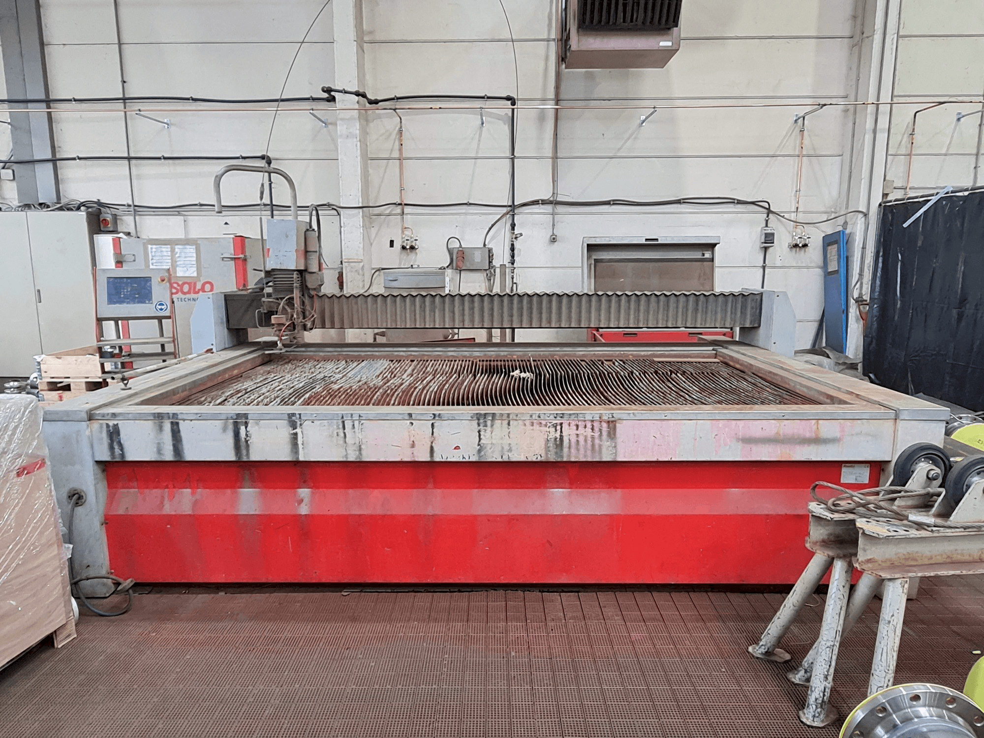 Widok z przodu maszyny Resato R-LCM 3015-1