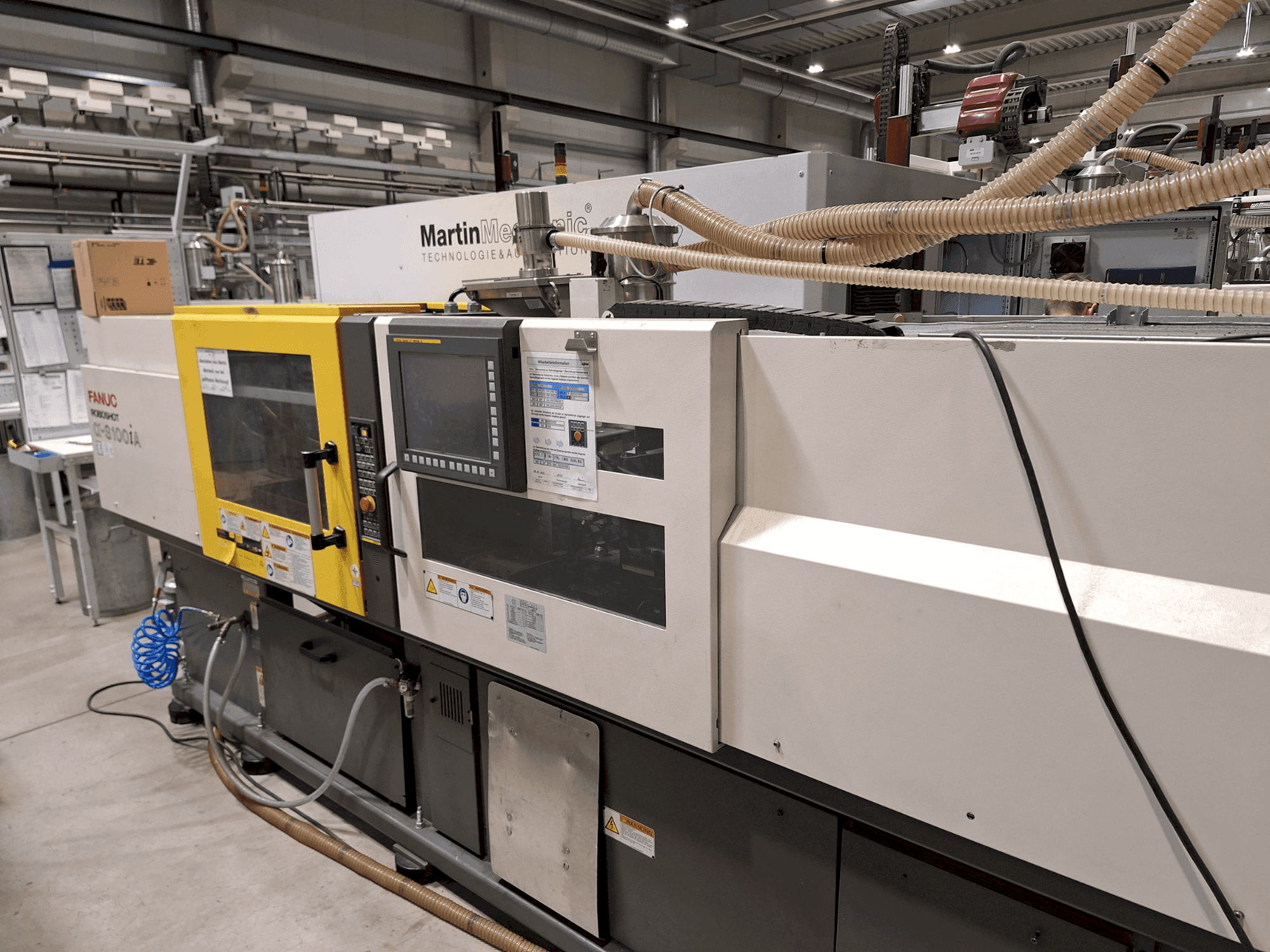 Widok z przodu maszyny FANUC Roboshot S100iA