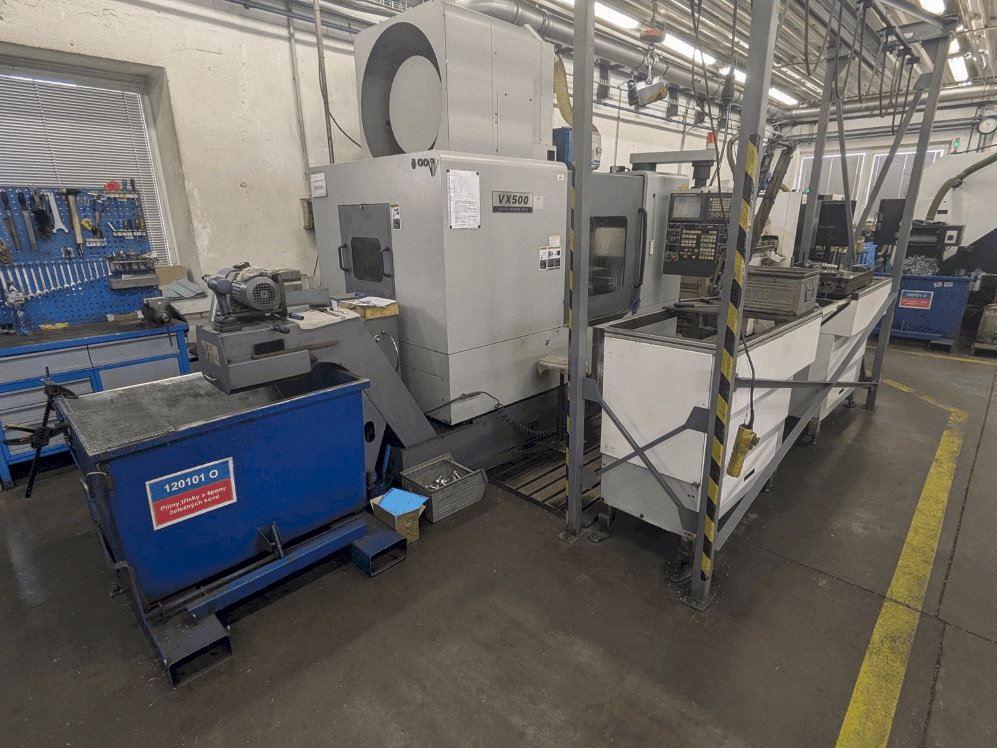 Widok z przodu maszyny HYUNDAI KIA VX500