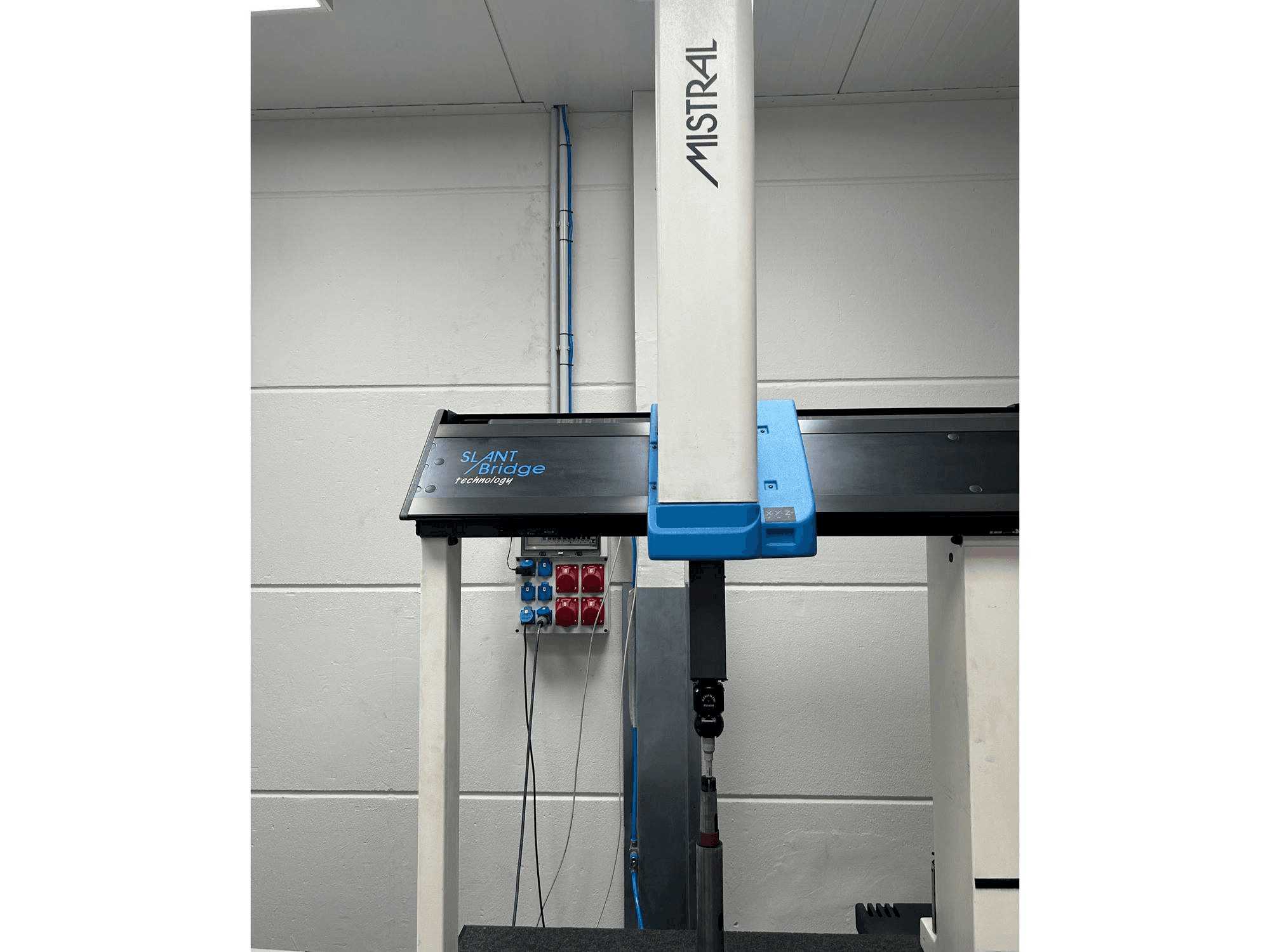 Widok z przodu maszyny DEA Mistrall