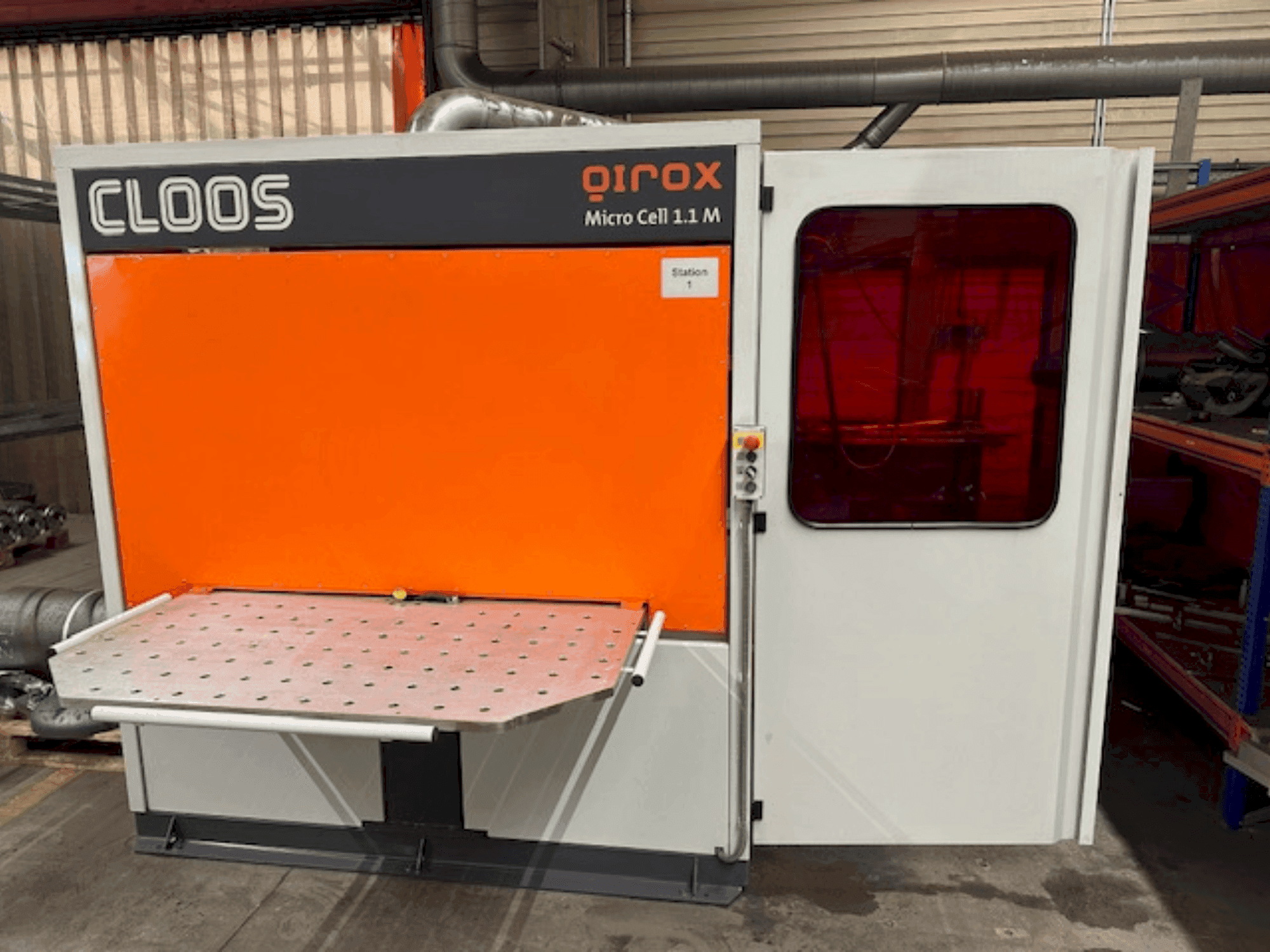 Widok z przodu maszyny CLOOS Qirox Micro Cell 1.1 M
