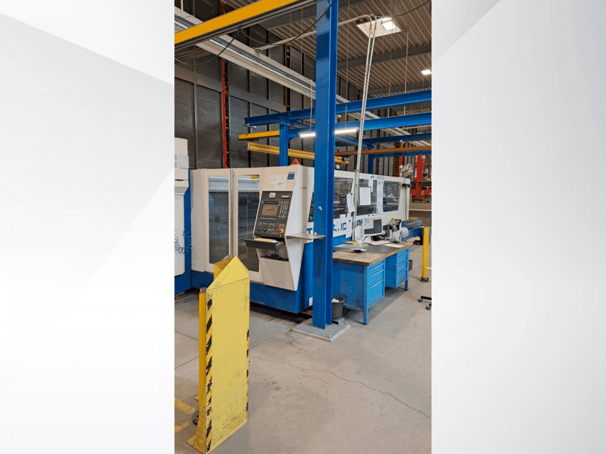 Widok z przodu maszyny TRUMPF Trumatic L3050