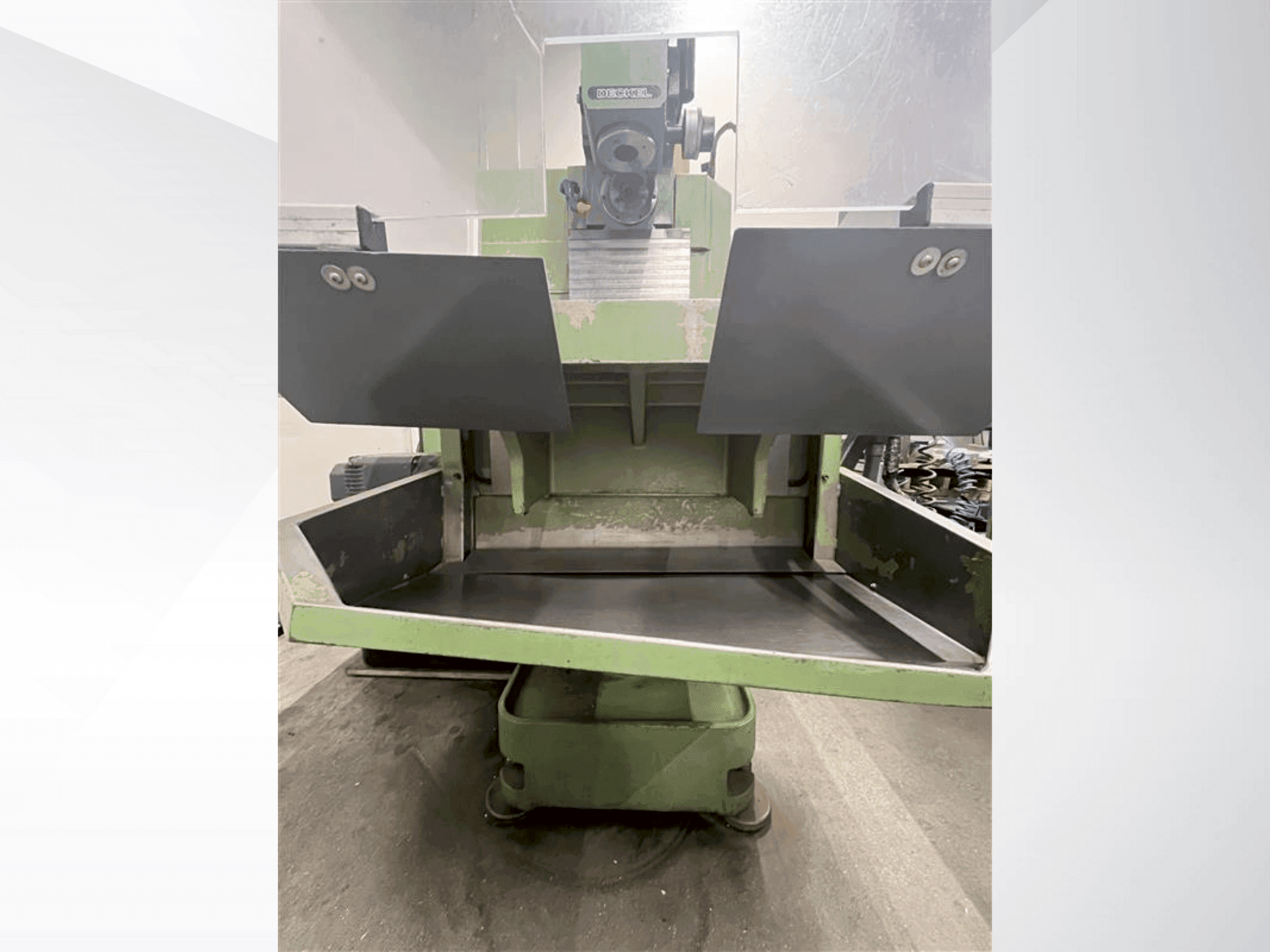 Widok z przodu maszyny DECKEL FP2A