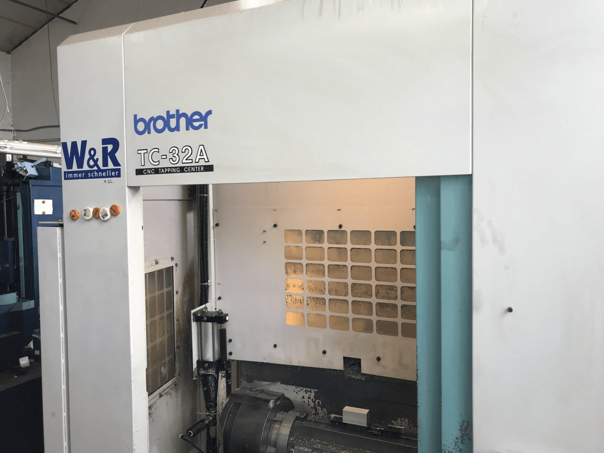 Widok z przodu maszyny Brother TC-32A