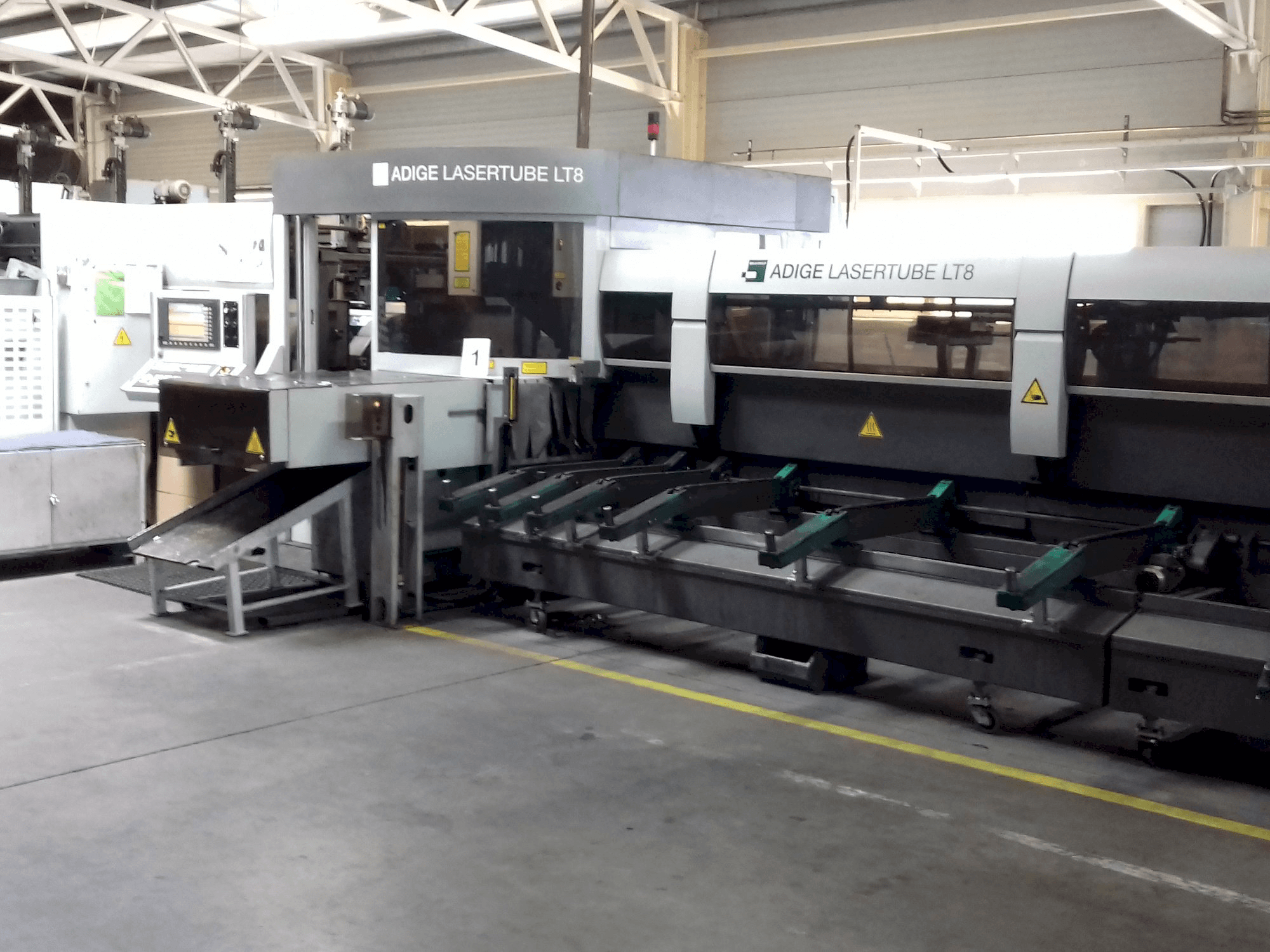 Widok z przodu maszyny ADIGE LT 8