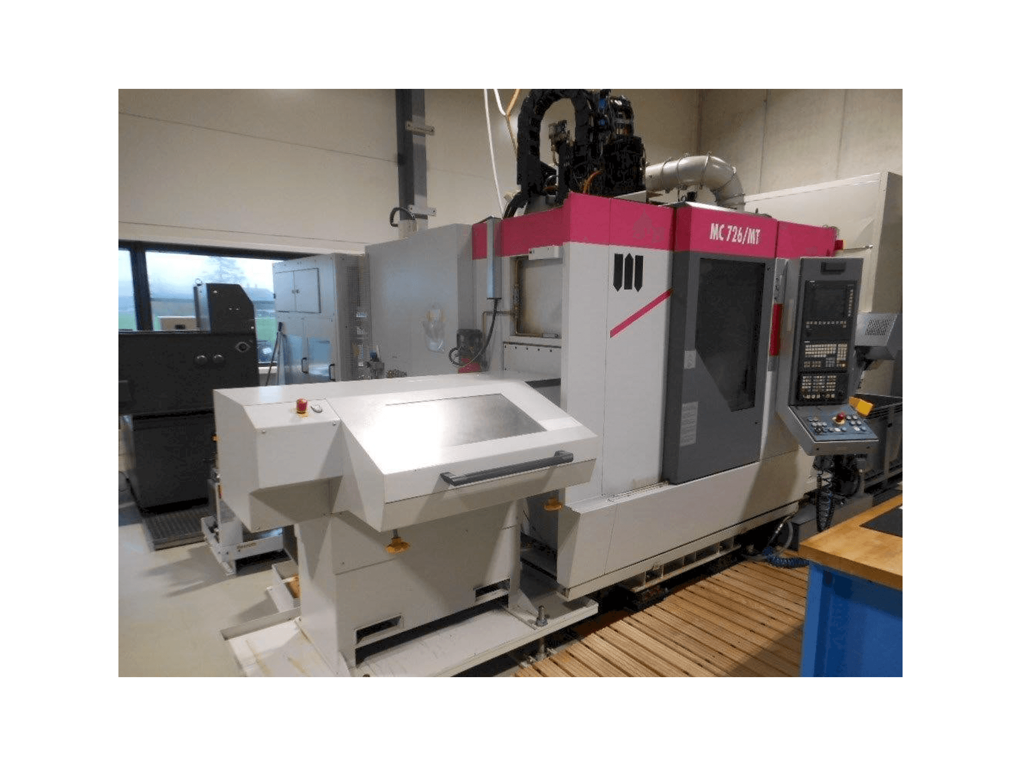 Widok z przodu maszyny STAMA MC 726