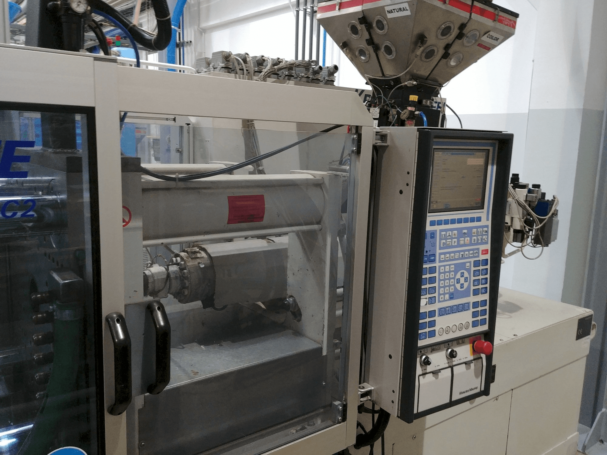 Widok z lewej maszyny Krauss Maffei KM 80-220 C