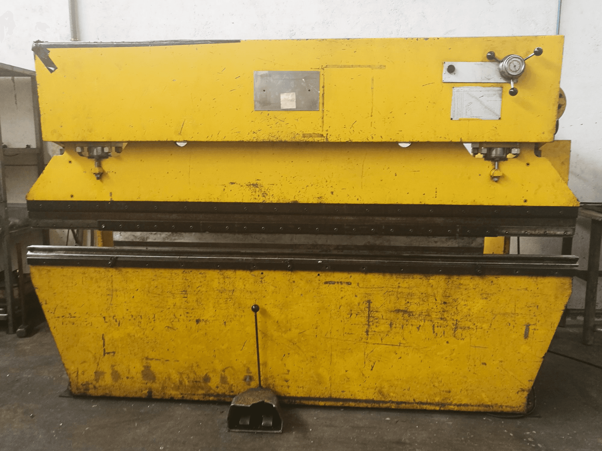 Widok z przodu maszyny Ajial 75 Tn