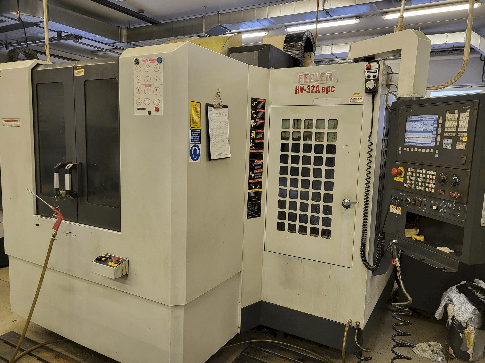 Widok z przodu maszyny Feeler HV-32A-APC