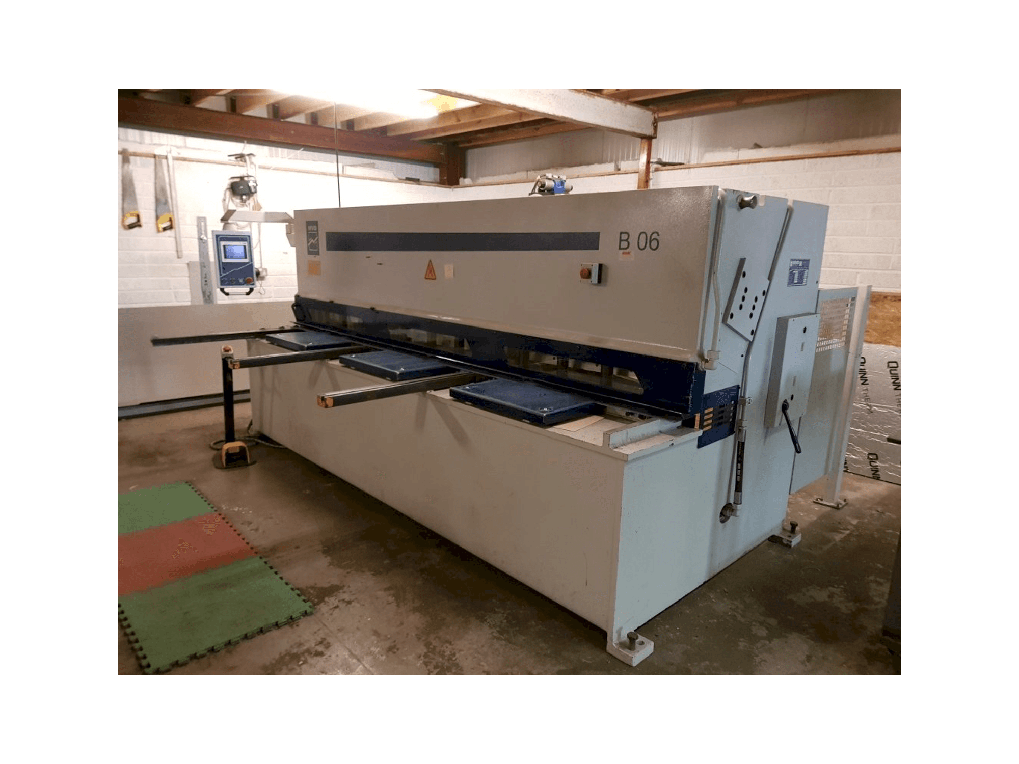 Widok z przodu maszyny MVD B 06-3100