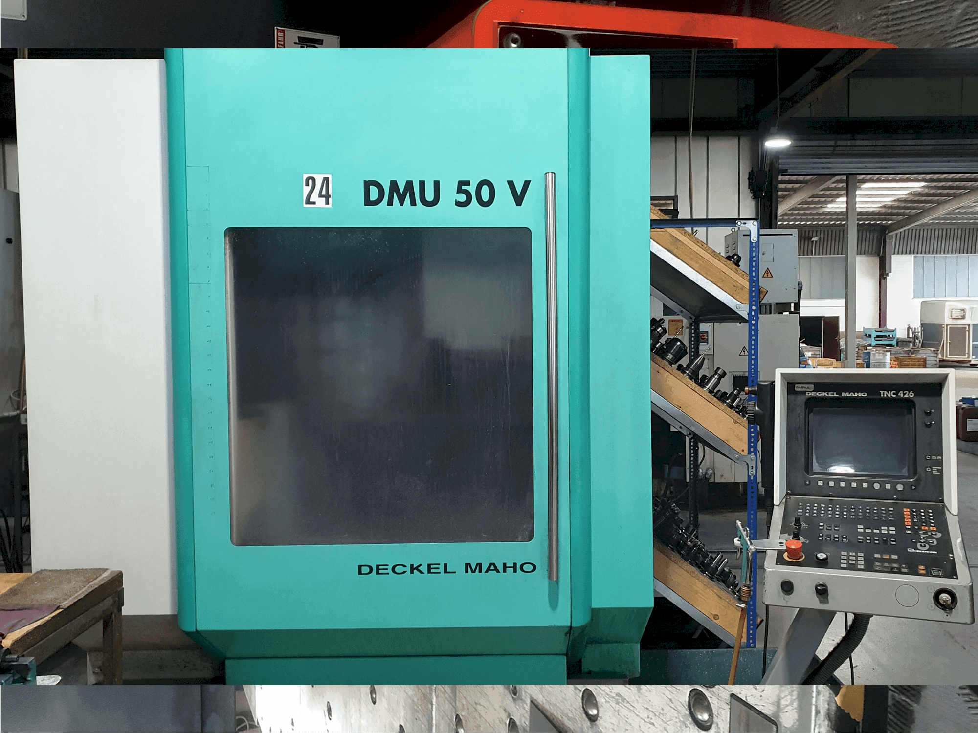 Widok z przodu maszyny DECKEL MAHO DMU 50 V