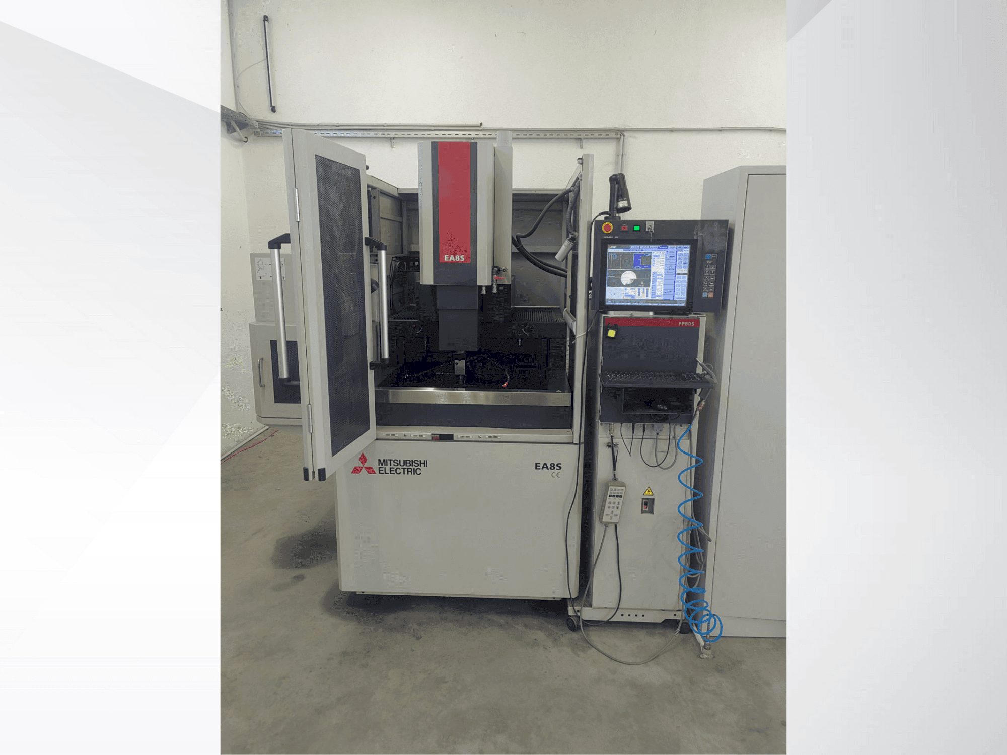 Widok z przodu maszyny Mitsubishi Electric EA8S