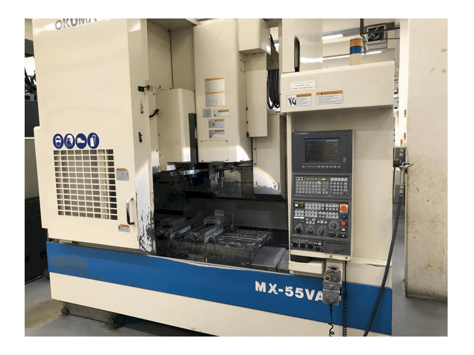 Widok z przodu maszyny Okuma MX55