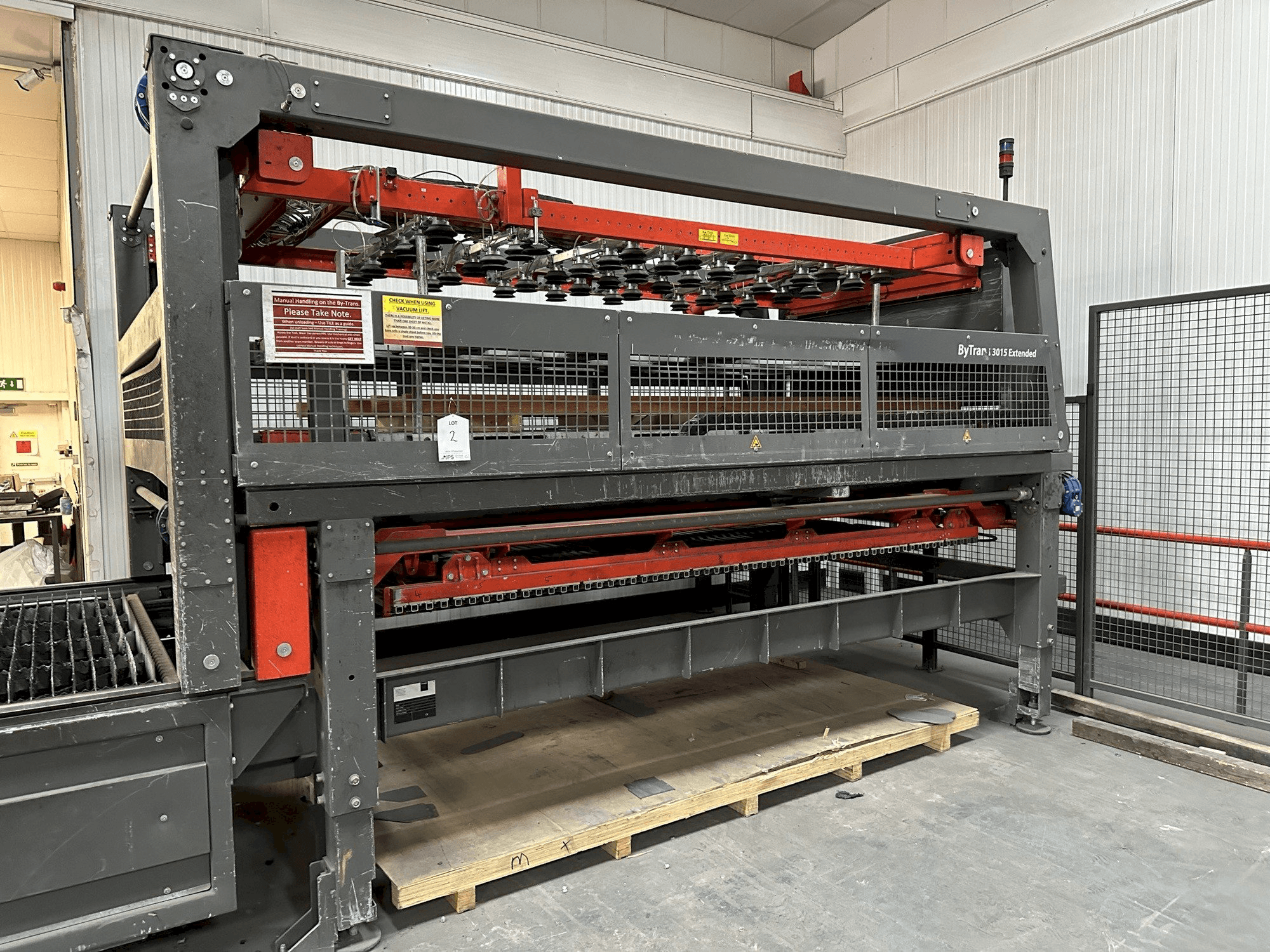 Widok z przodu maszyny Bystronic By Trans 3015 Extended Automatic Loading