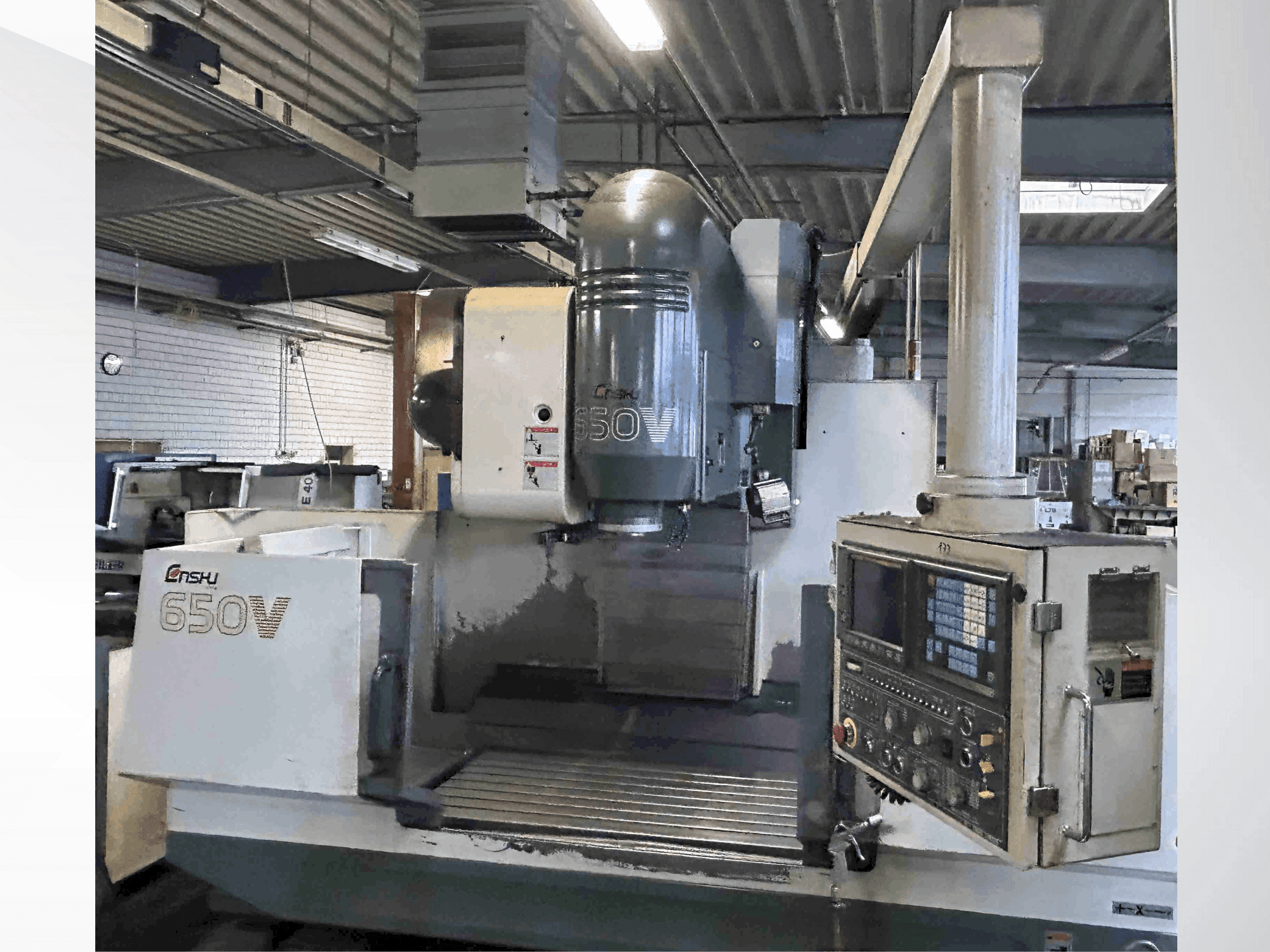 Widok z przodu maszyny Enshu 650 V