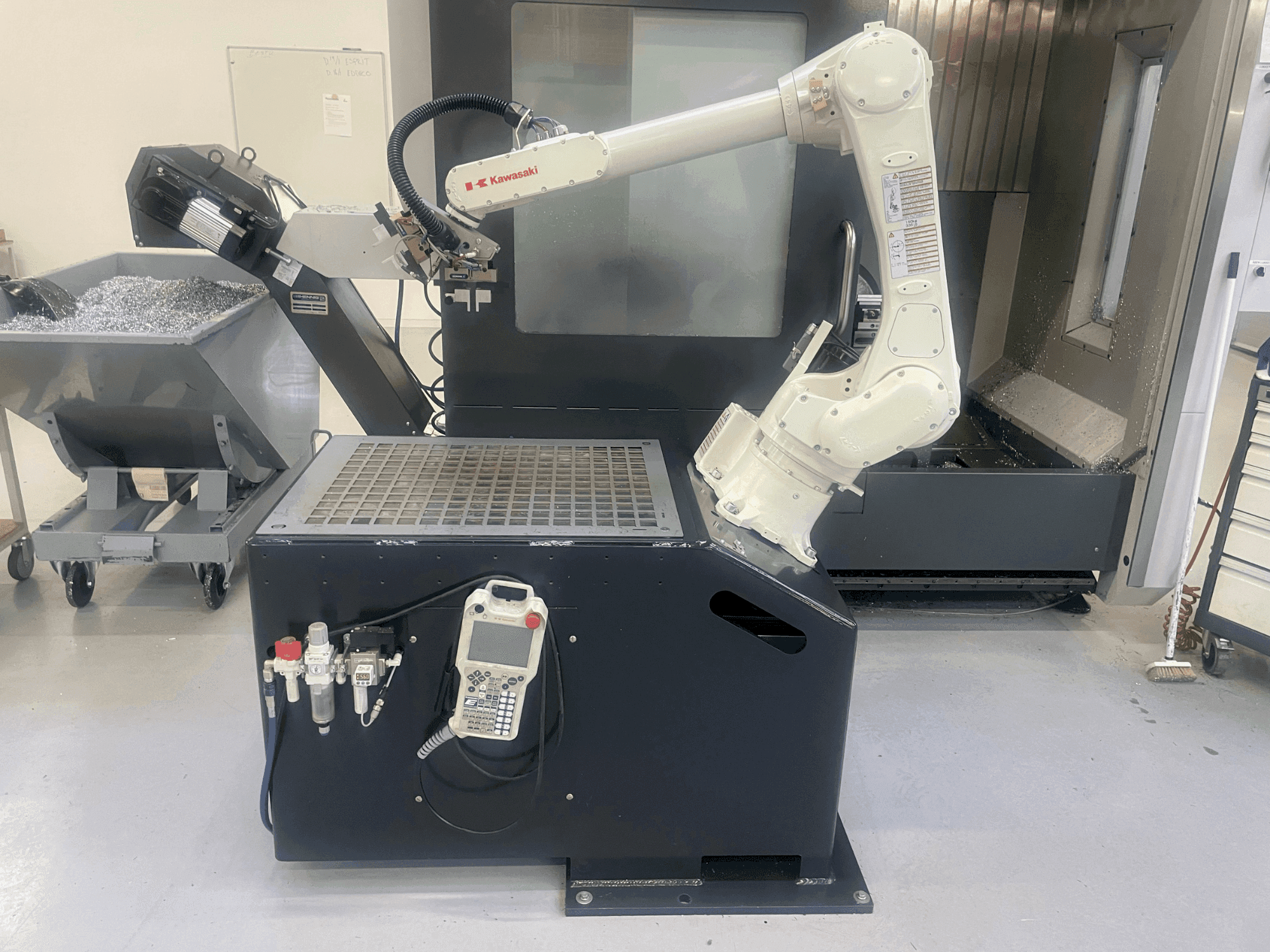 Widok z przodu maszyny Kawasaki RS006L