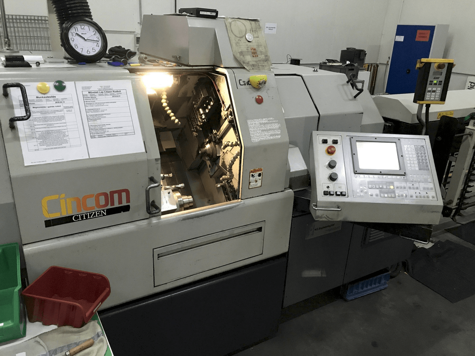 Widok z przodu maszyny Citizen Cincom L32