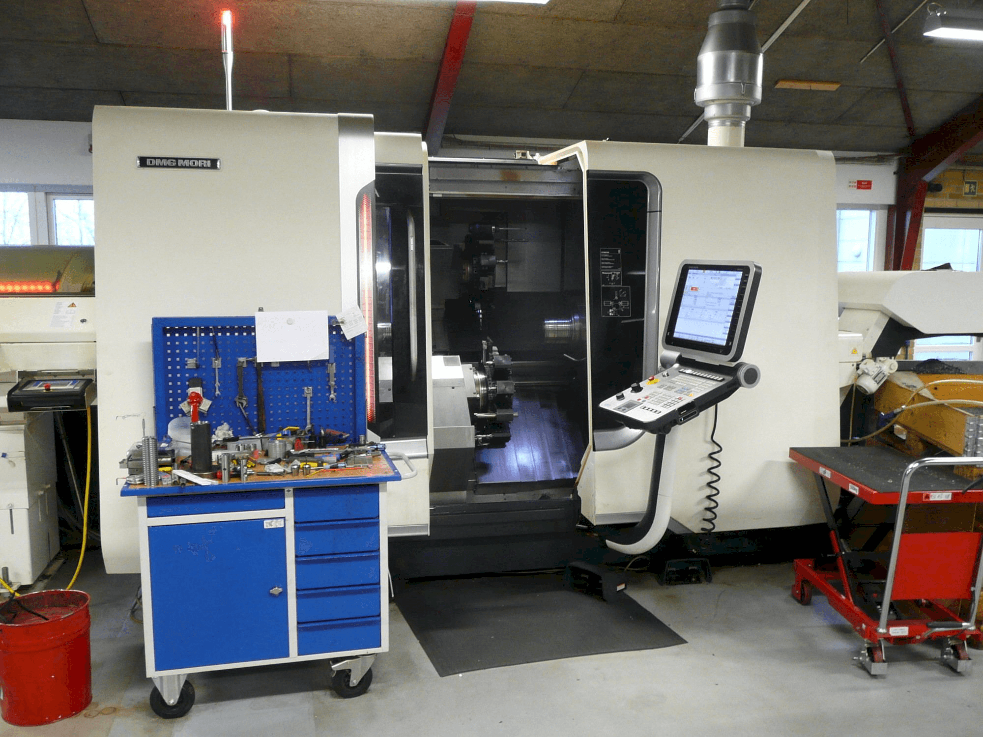 Widok z przodu maszyny DMG MORI CTX beta 800 A4