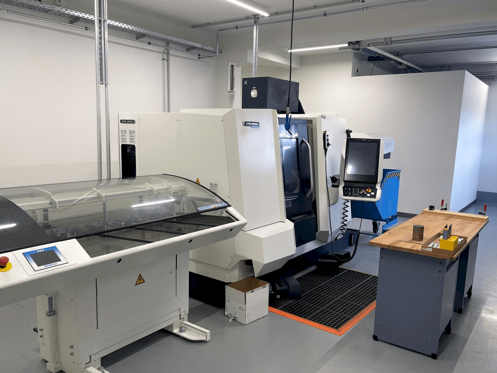 Widok z przodu maszyny DMG Mori Seiki CLX 350 V6