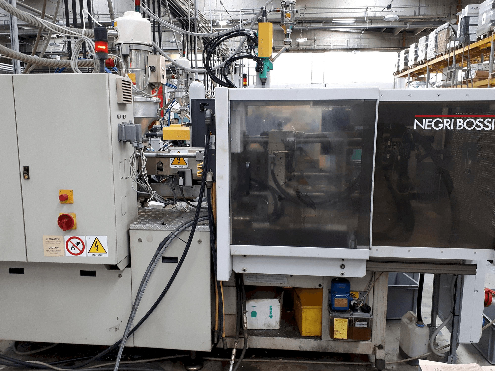 Widok z przodu maszyny Negri Bossi V 40-150