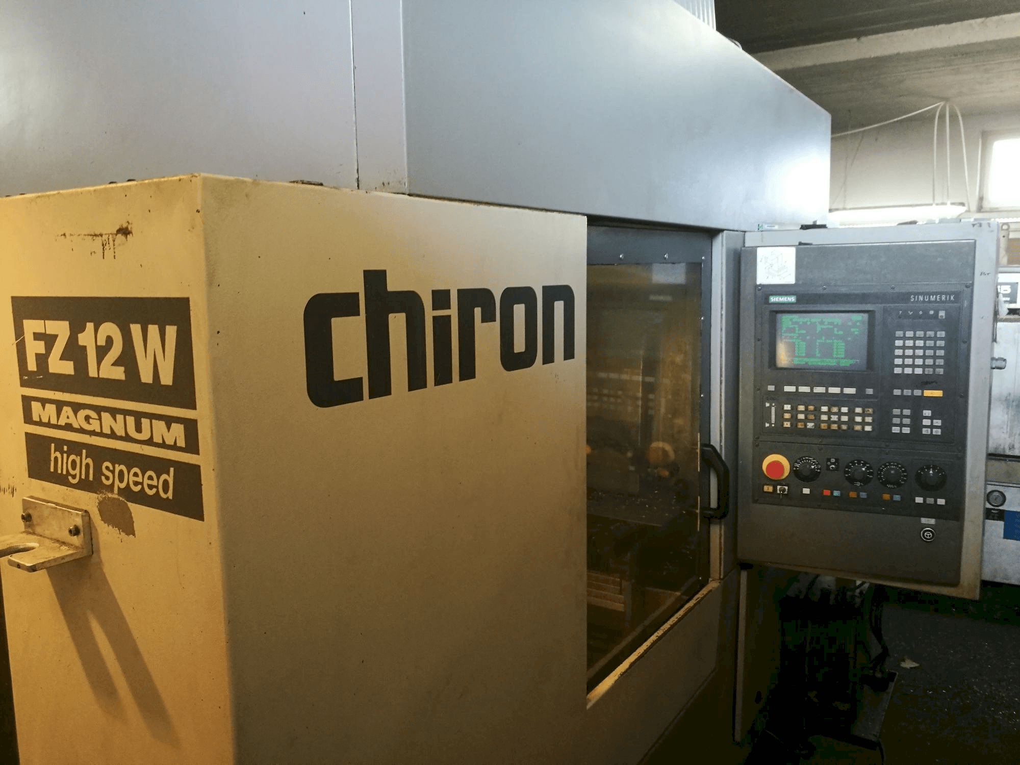 Widok z przodu maszyny CHIRON FZ 12 W Magnum