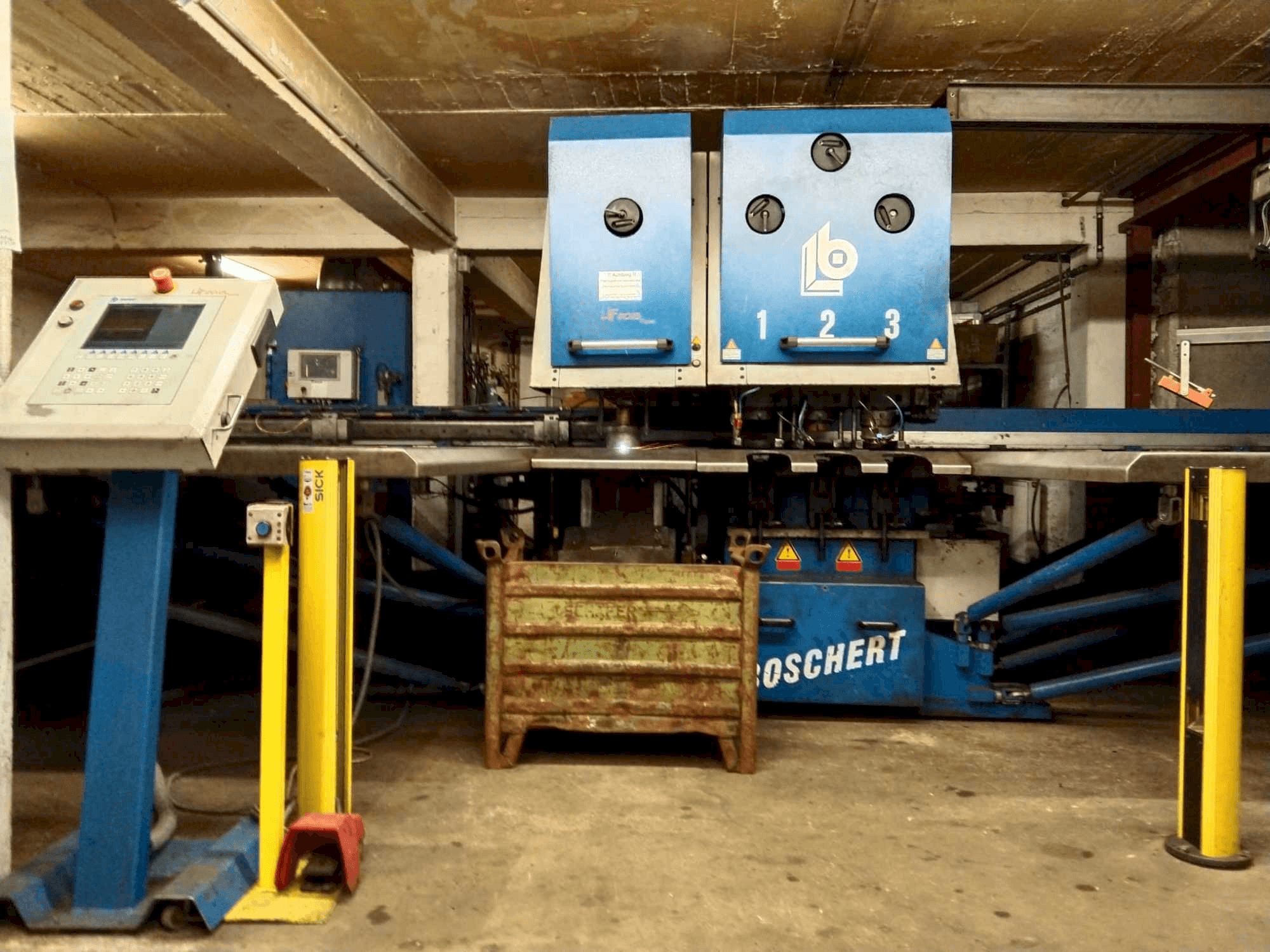 Widok z przodu maszyny Boschert Tri Combicut plasma