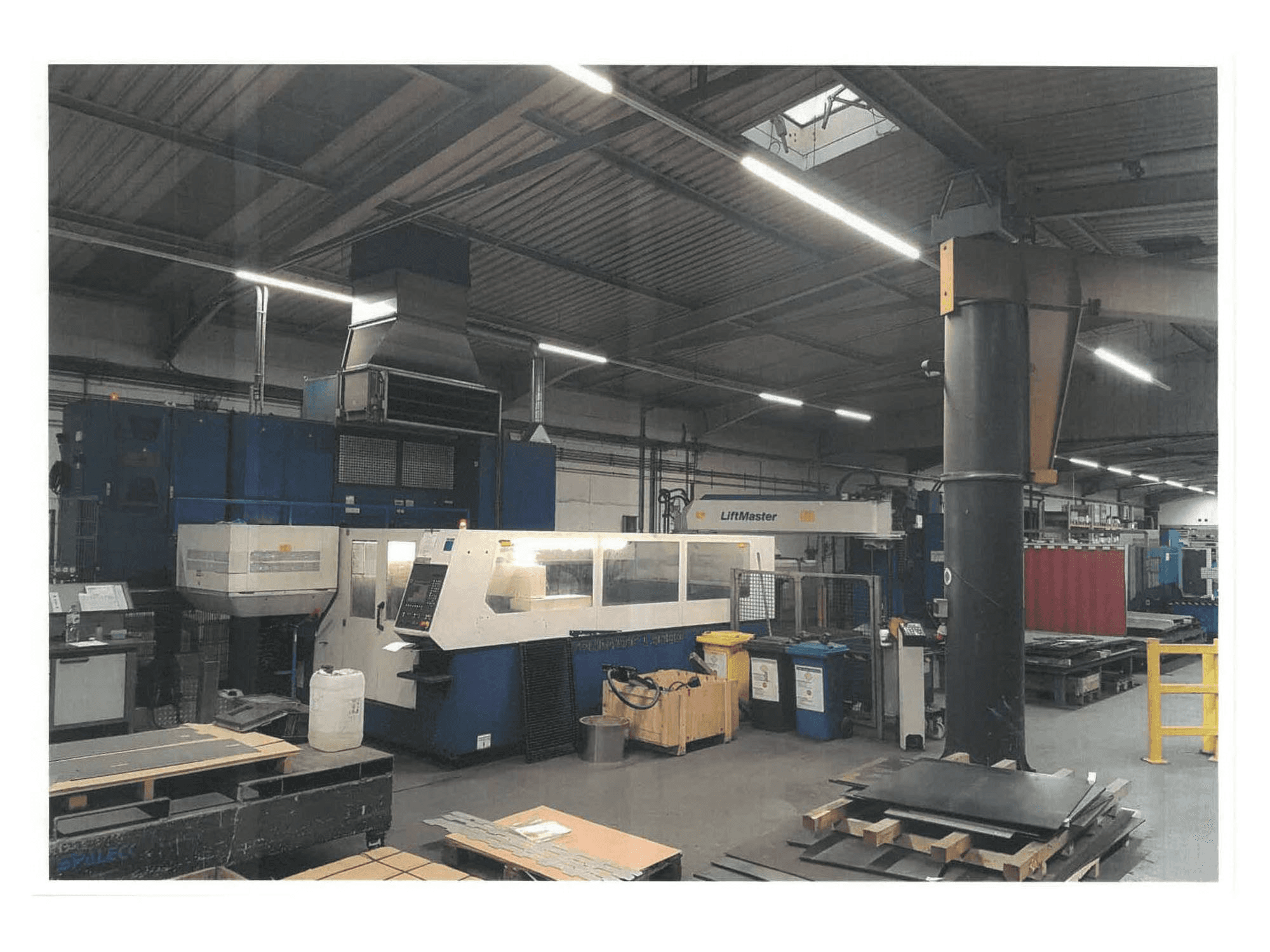 Widok z przodu maszyny TRUMPF Laser 30/30
