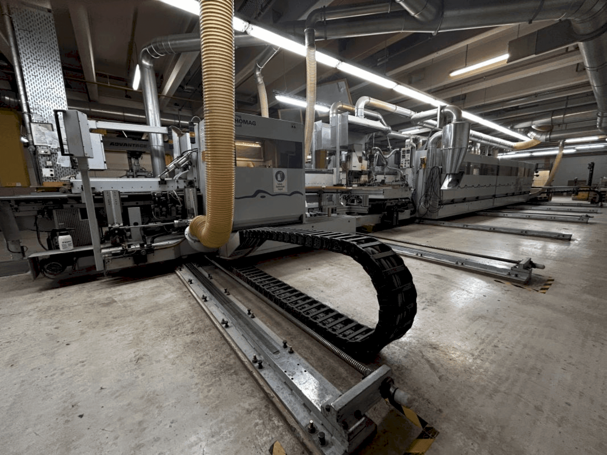 Widok z przodu maszyny HOMAG WEEKE PROFI KFL20/29/QA/25