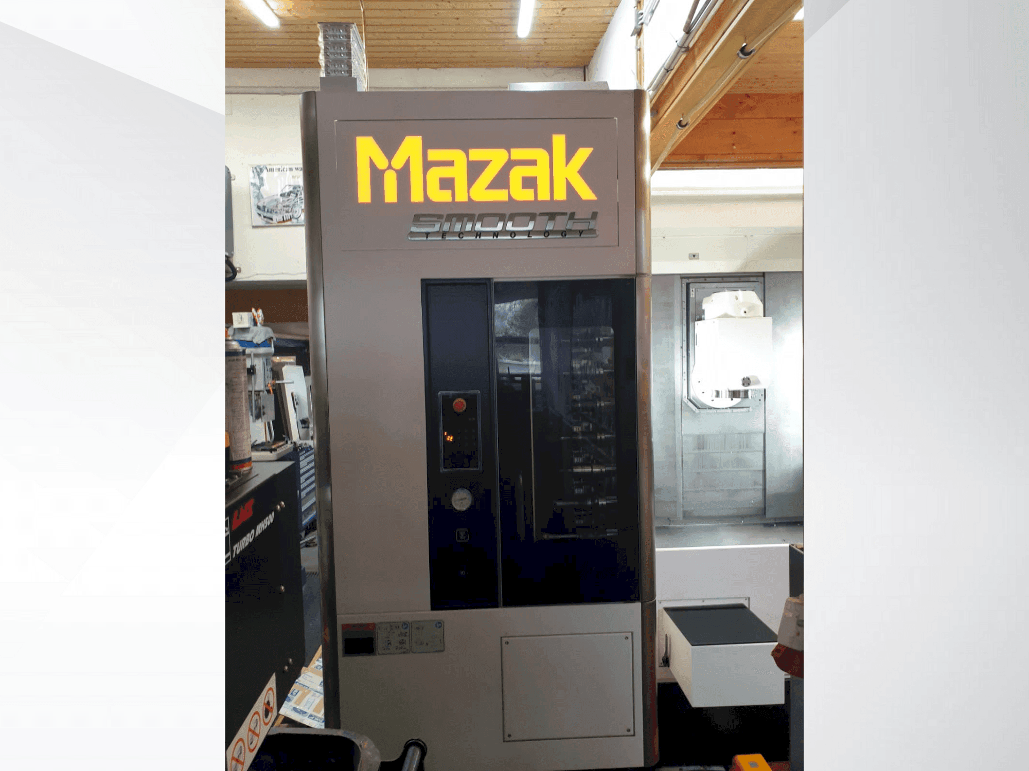 Widok z przodu maszyny Mazak INTEGREX j-200S