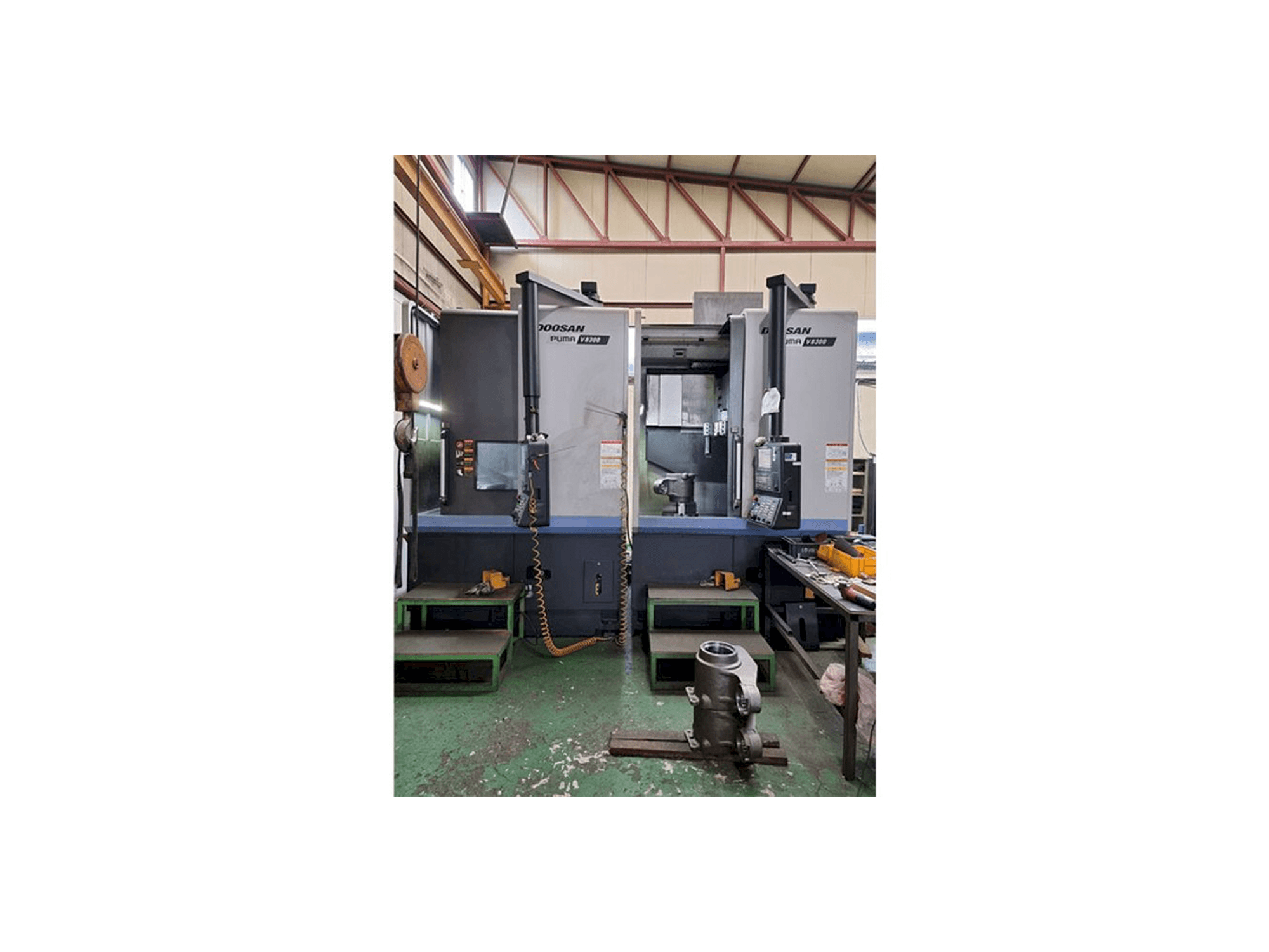 Widok z przodu maszyny Doosan Puma V8300