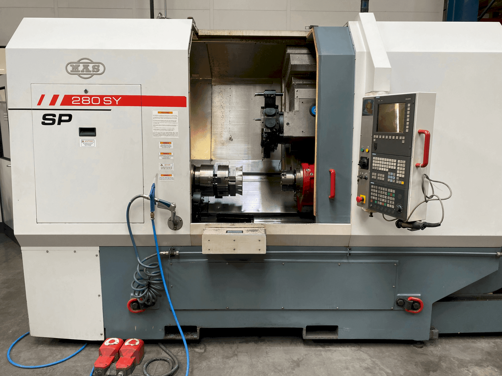 Widok z przodu maszyny MAS SP280 SY