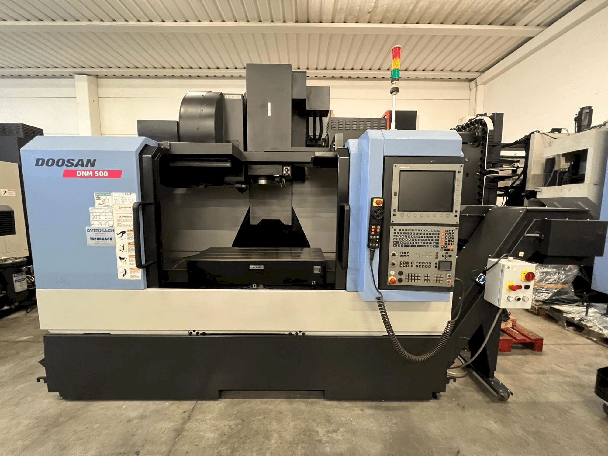 Widok z przodu maszyny DOOSAN DNM 500