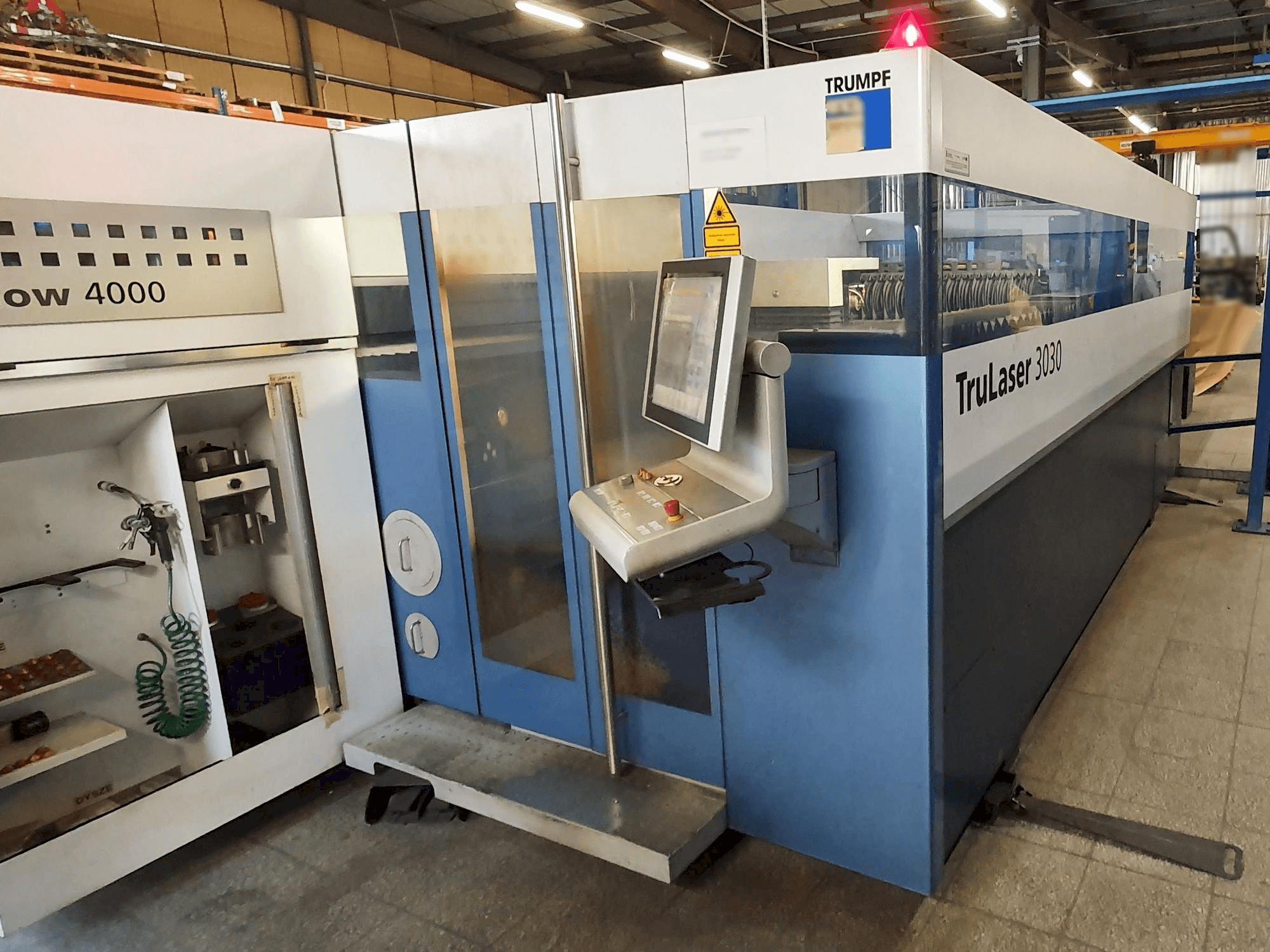 Widok z przodu maszyny Trumpf TruLaser 3030