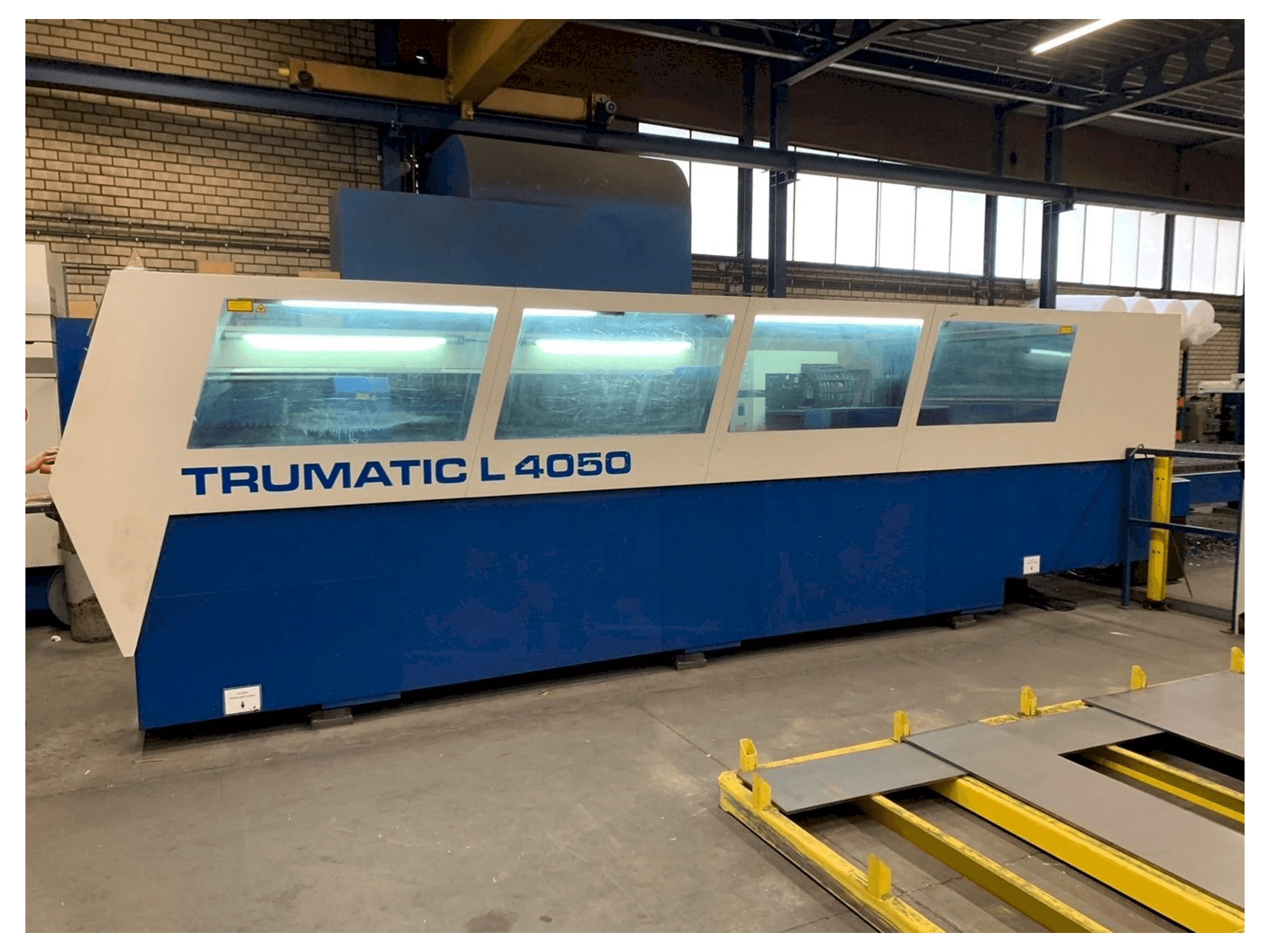 Widok z przodu maszyny Trumpf Trumatic L4050 5kW CO2 + Liftmaster
