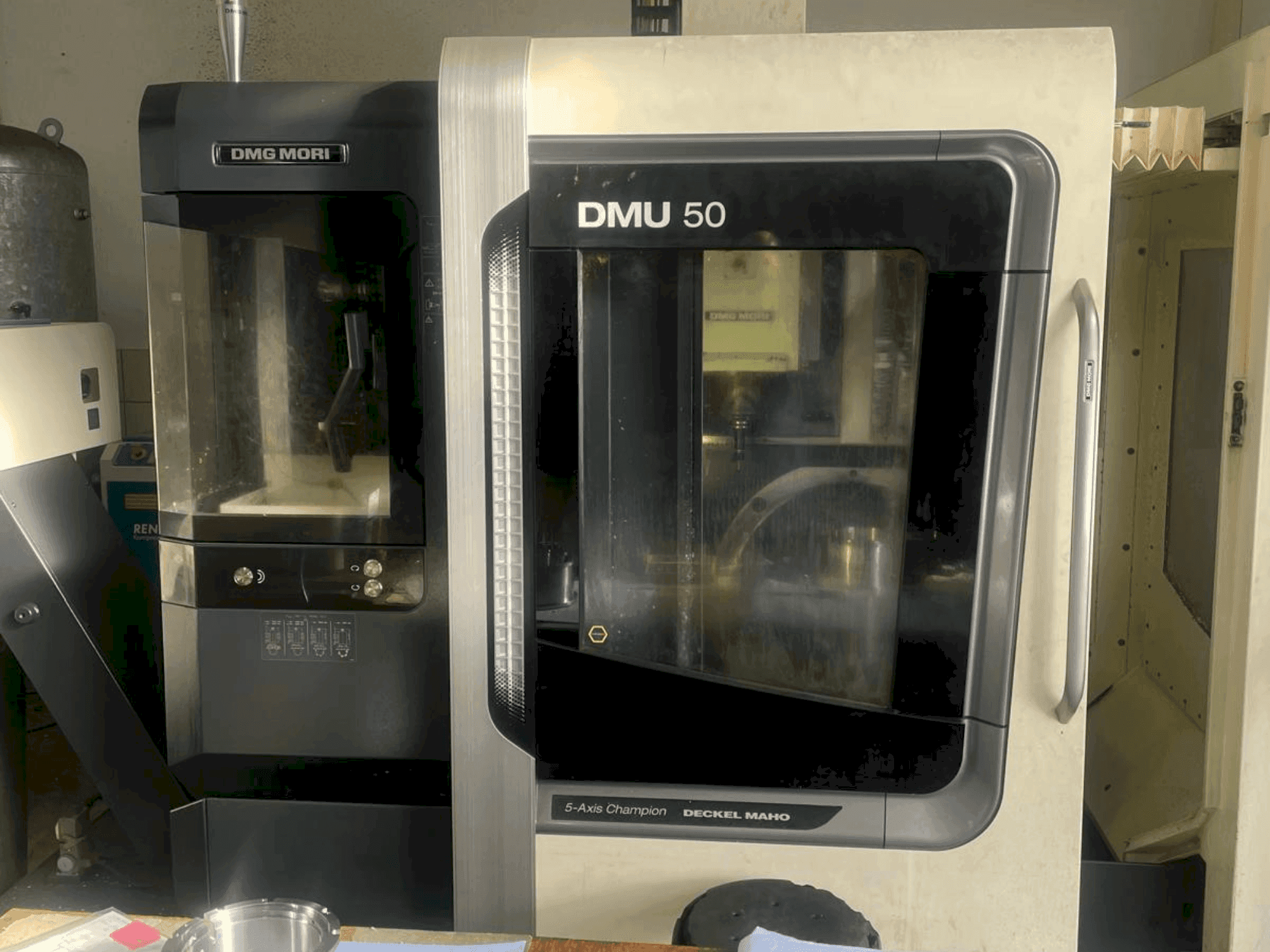 Widok z przodu maszyny DMG MORI DMU 50