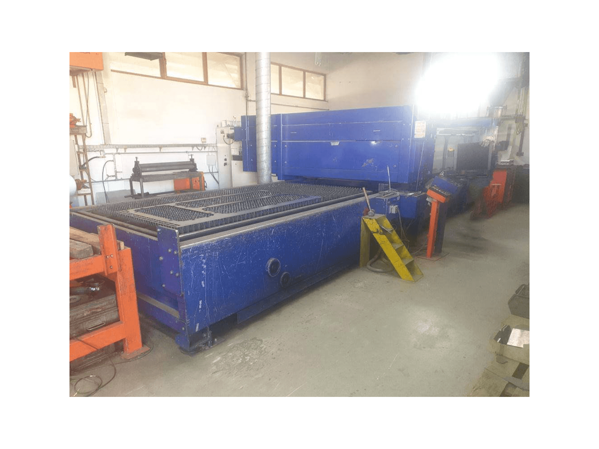 Widok z przodu maszyny Bystronic ByStar 3015