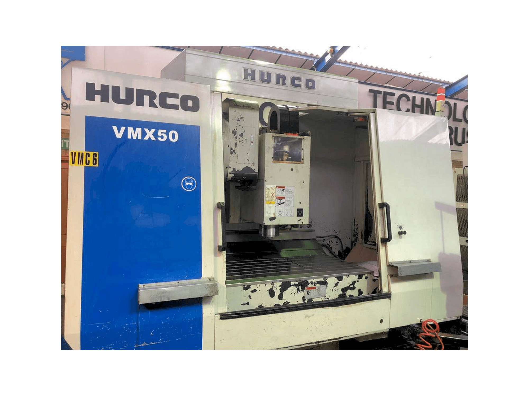 Widok z przodu maszyny Hurco VMX 50/40T