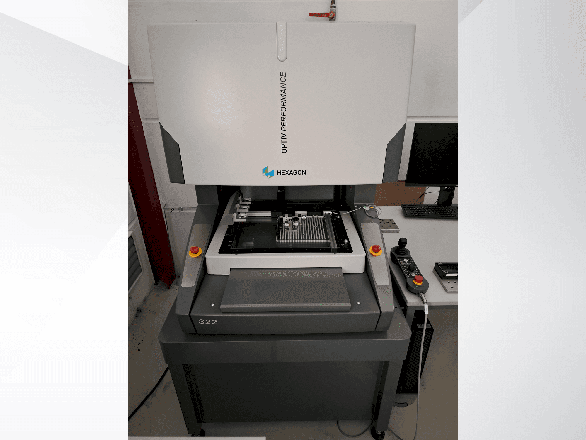 Widok z przodu maszyny Hexagon Optiv Performance 322