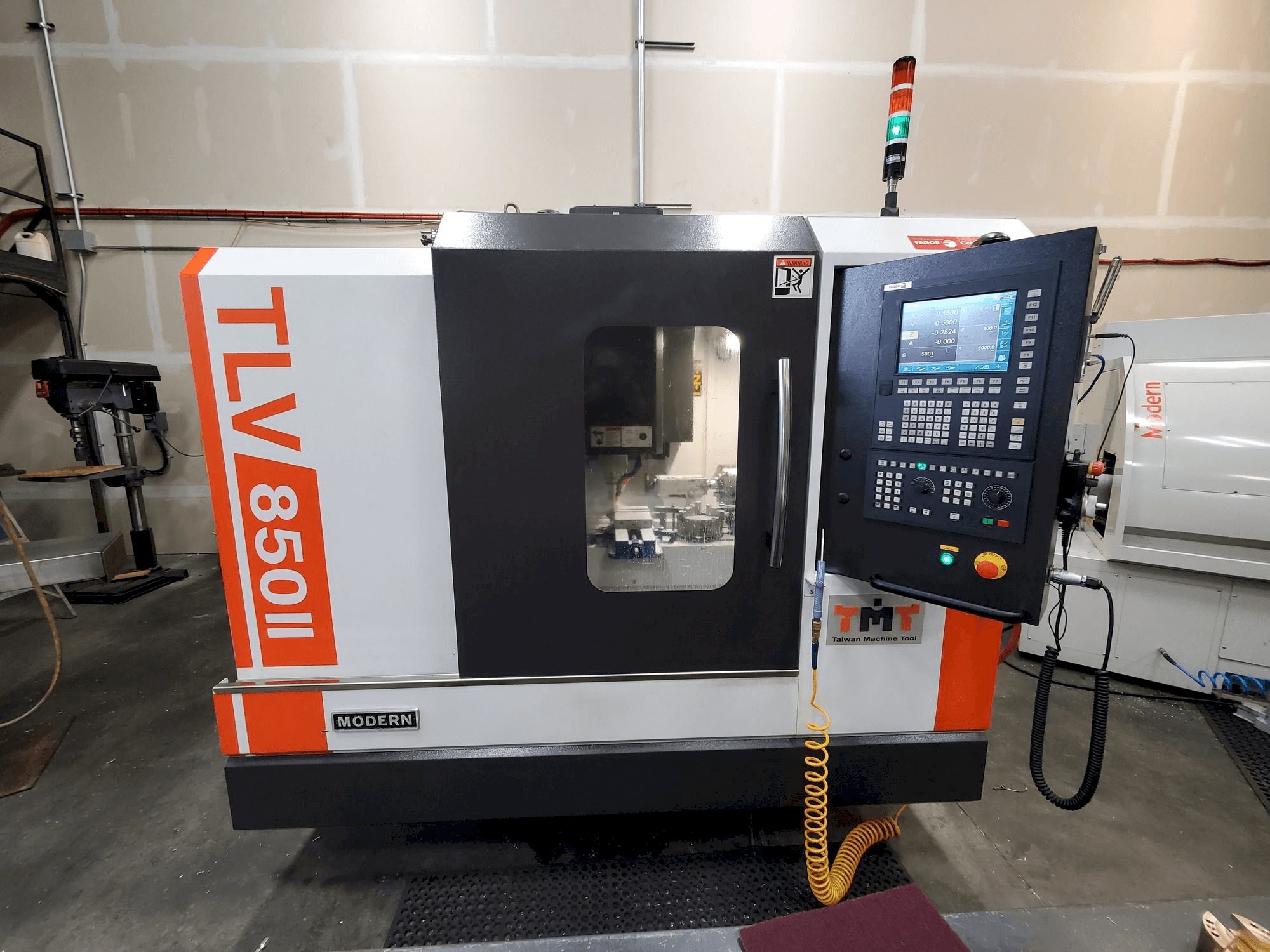 Widok z przodu maszyny Modern TLV-85011