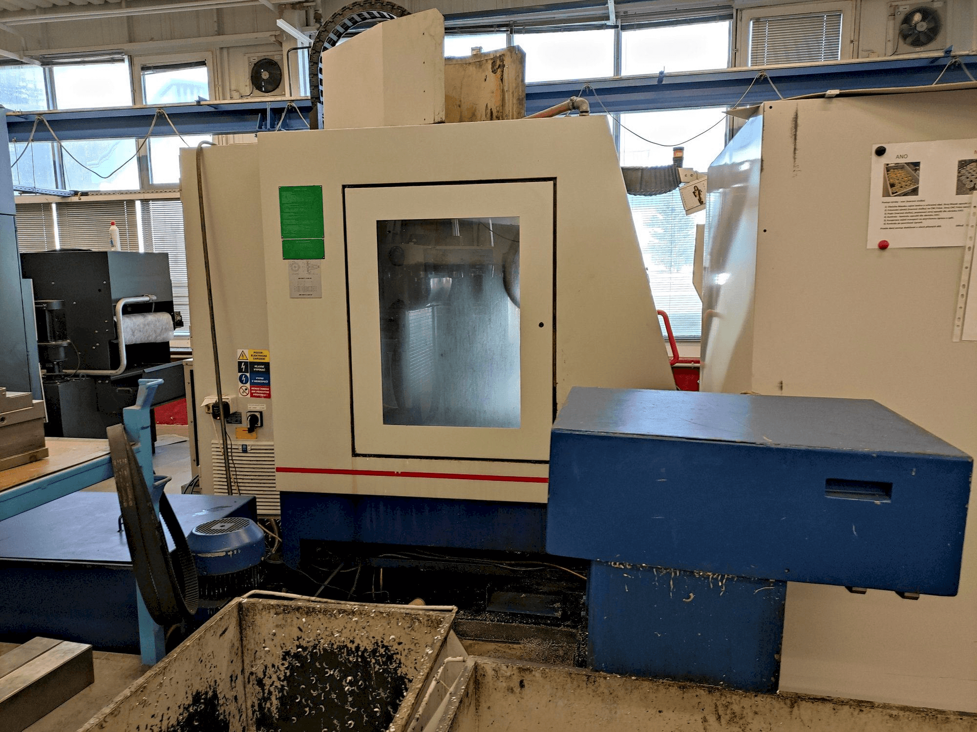 Widok z przodu maszyny ZPS MCFV 1260 NT