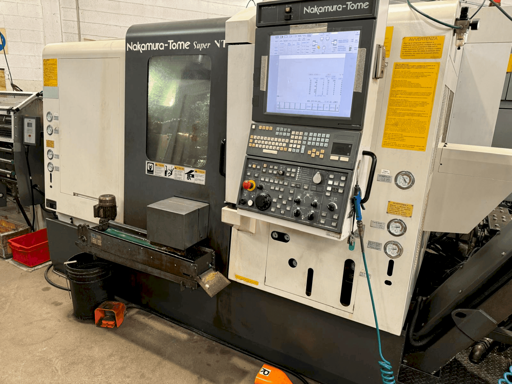Widok z przodu maszyny NAKAMURA Super NTY3-100