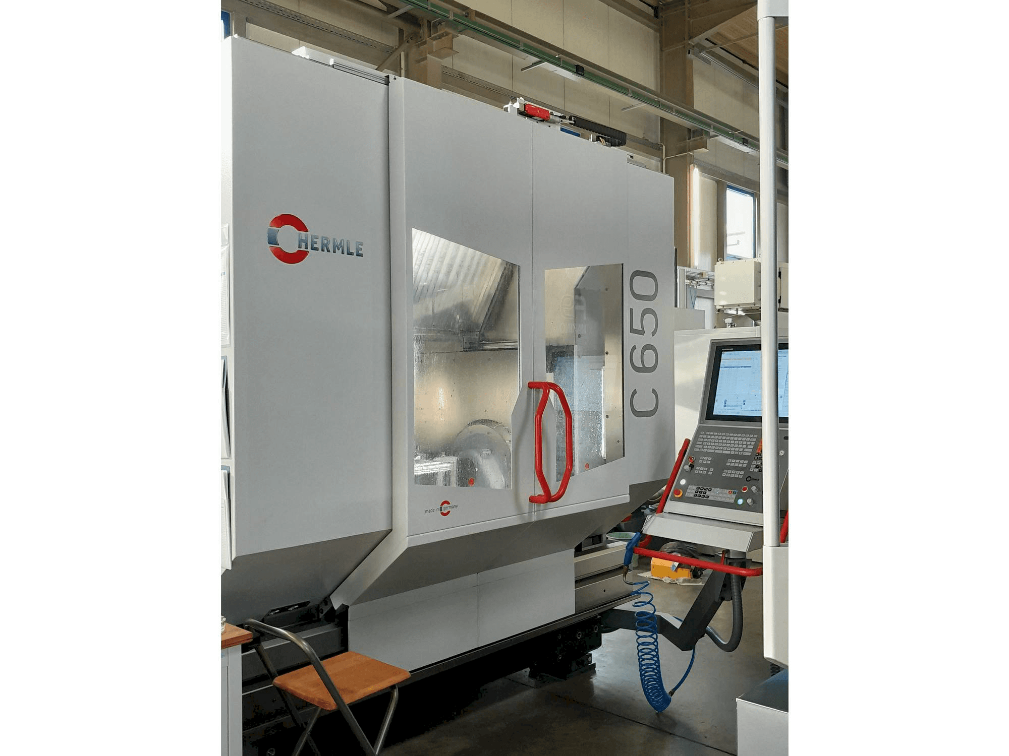 Widok z przodu maszyny HERMLE C650 U