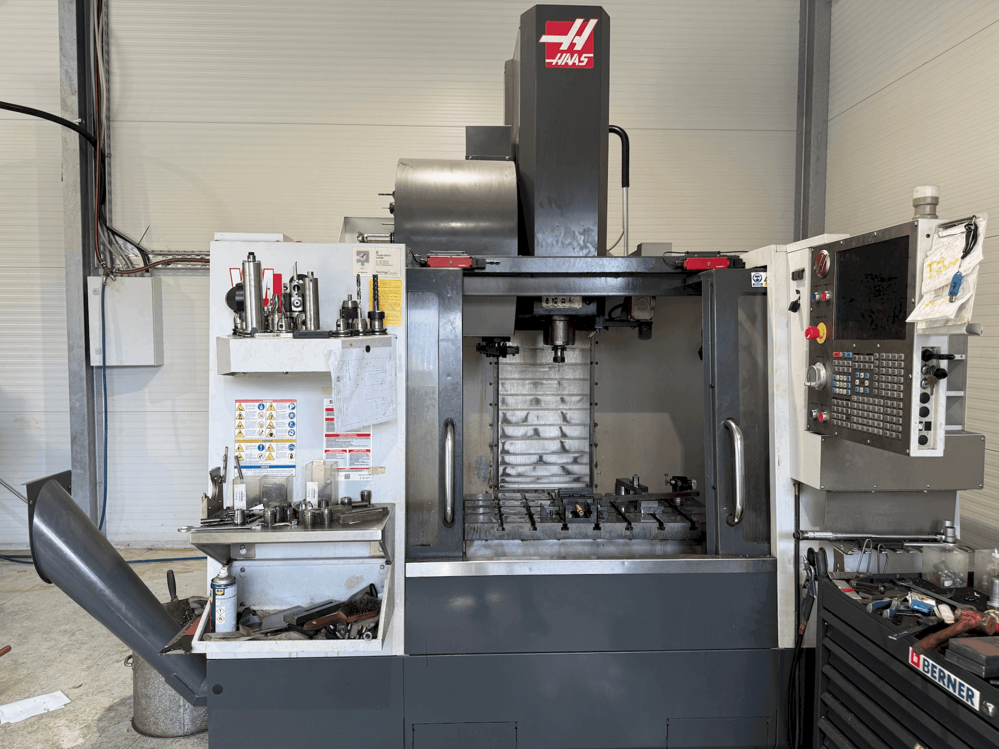 Widok z przodu maszyny HAAS VM-2