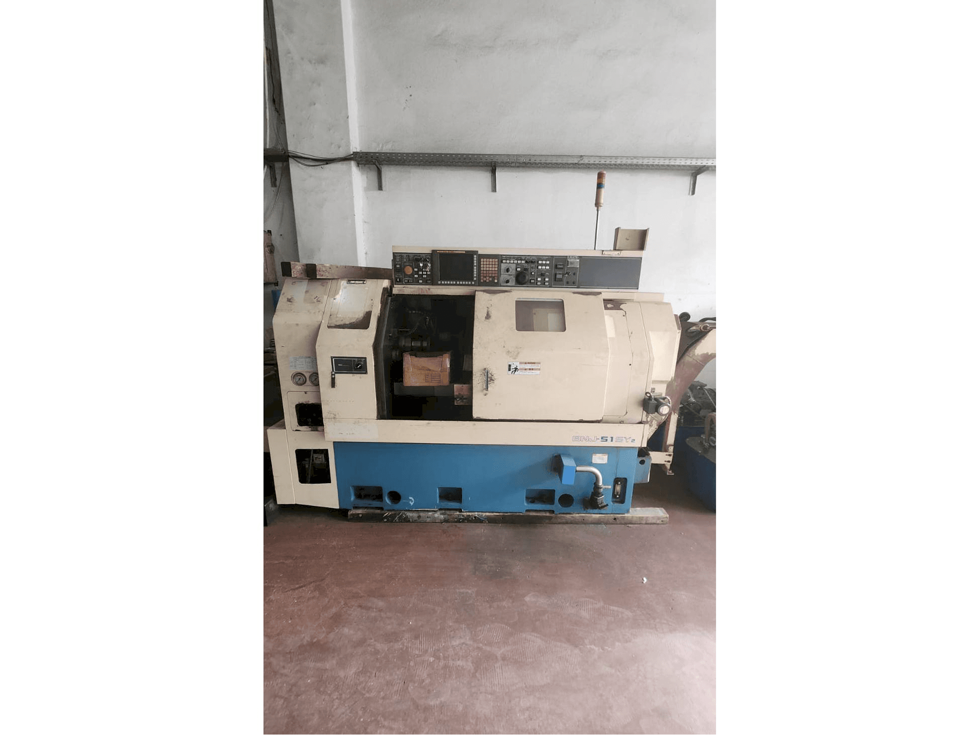 Widok z przodu maszyny Miyano BNJ 42 SY