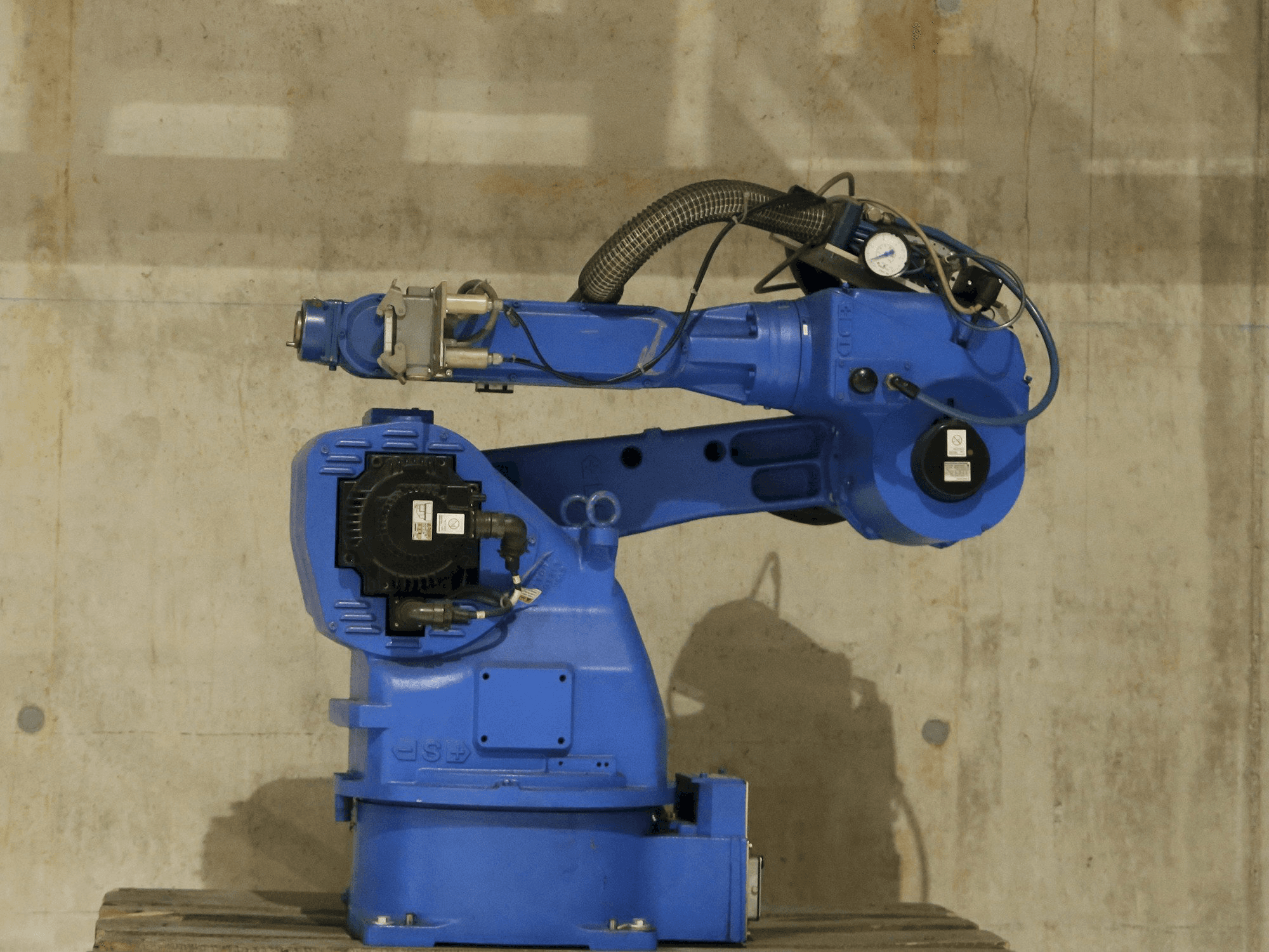 Widok z lewej maszyny Yaskawa Motoman UP20