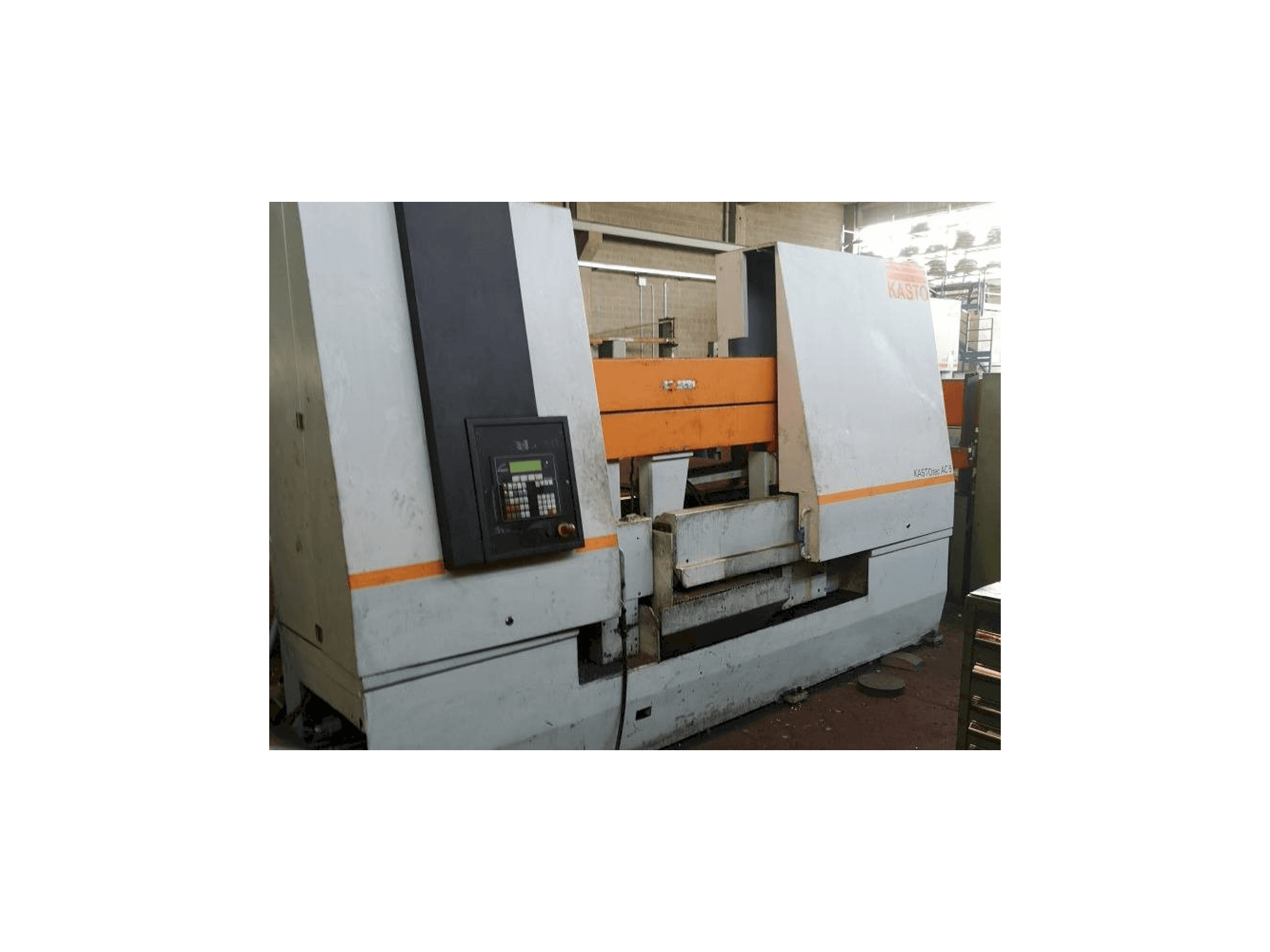 Widok lewej strony maszyny KASTO AC5