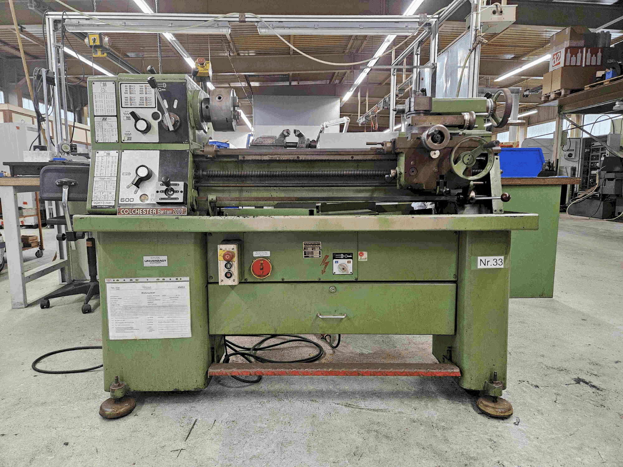 Widok z przodu maszyny Colchester Bantam 2000