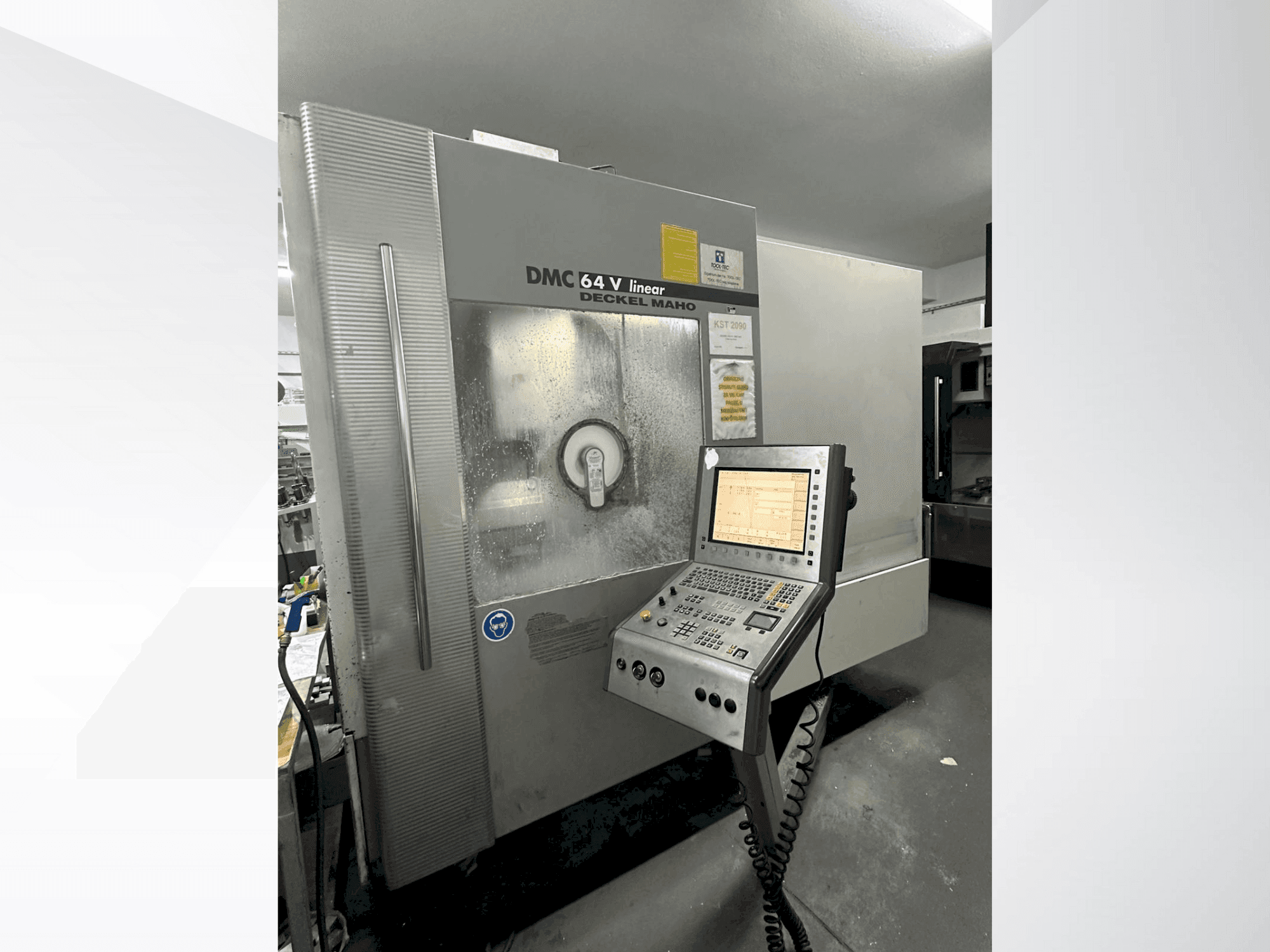 Widok z przodu maszyny DECKEL MAHO 64 V Linear