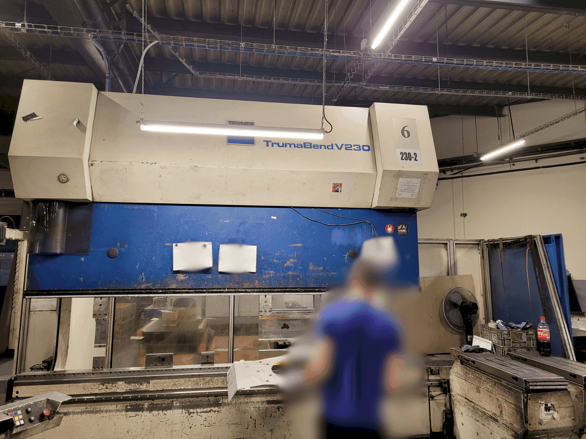 Widok z przodu maszyny TRUMPF Trumabend V230